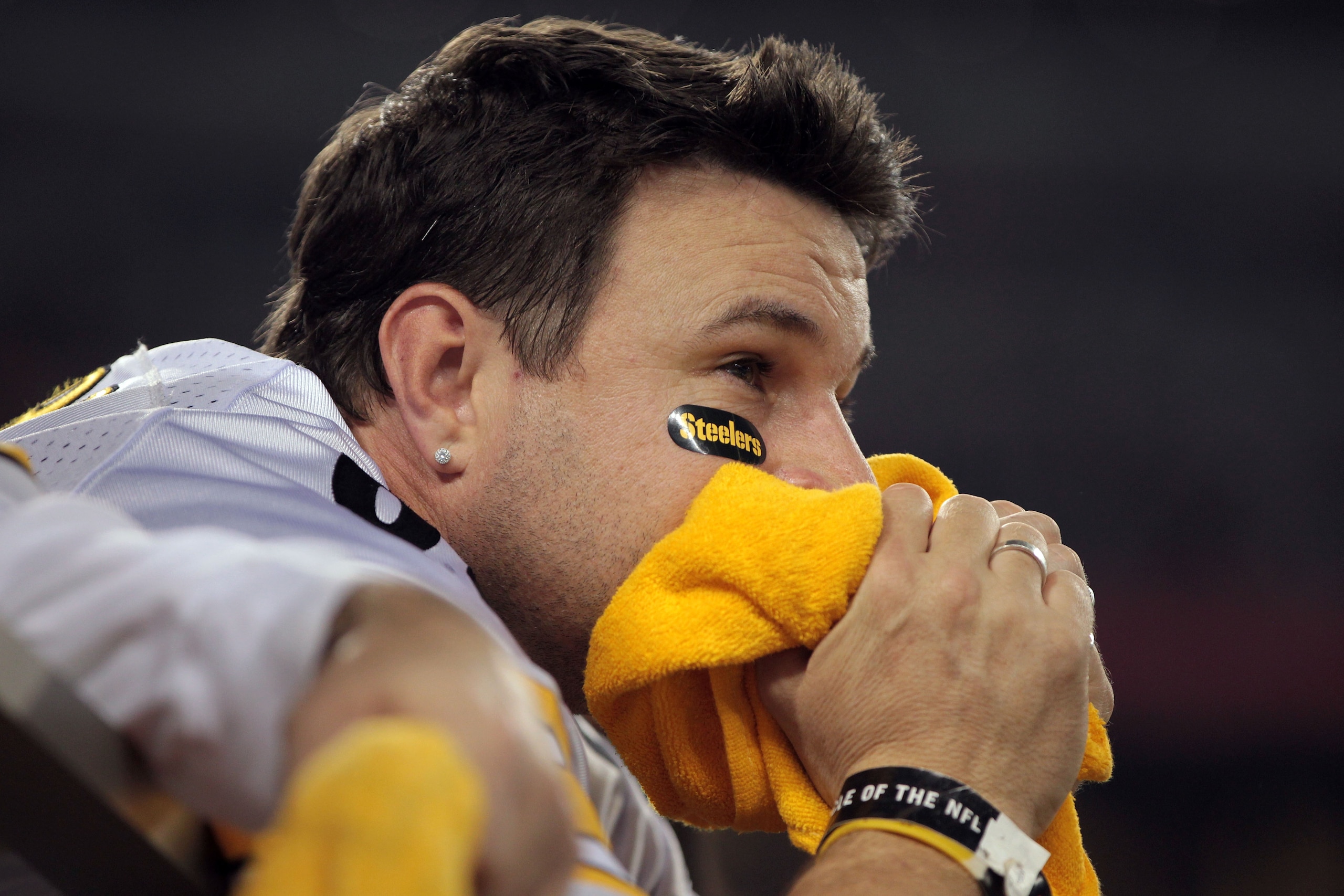 ARLINGTON, TX - FEBRUARY 06:  A Pittsburgh Steelers fan reacts in the crowd in the fourth quarter against the Green Bay Packers during Super Bowl XLV at Cowboys Stadium on February 6, 2011 in Arlington, Texas.  (Photo by Jamie Squire/Getty Images)
