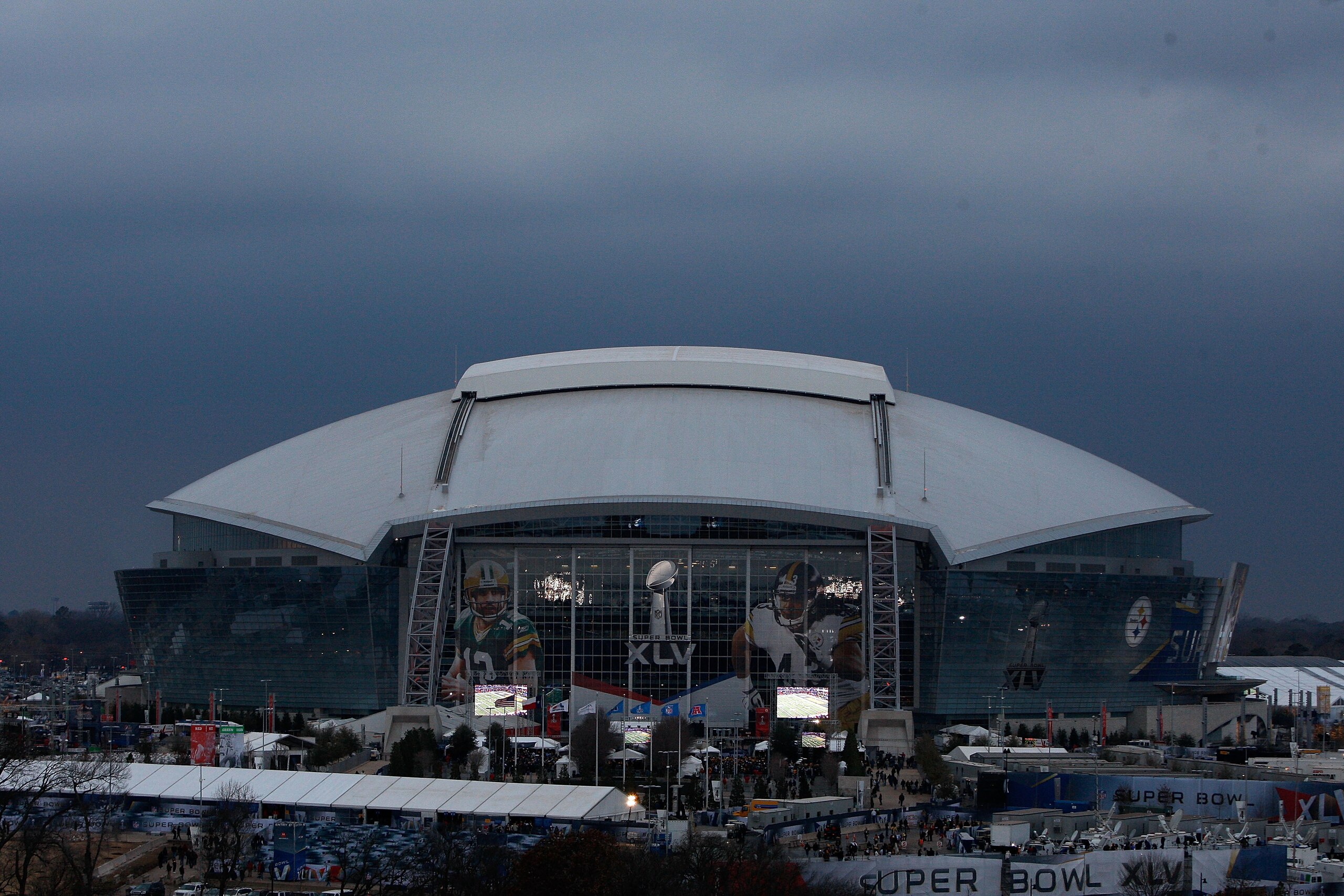 ARLINGTON, TX - FEBRUARY 06:  A view of Dallas Cowboys Stadium during Super Bowl XLV at Cowboys Stadium on February 6, 2011 in Arlington, Texas.  (Photo by Chris Graythen/Getty Images)