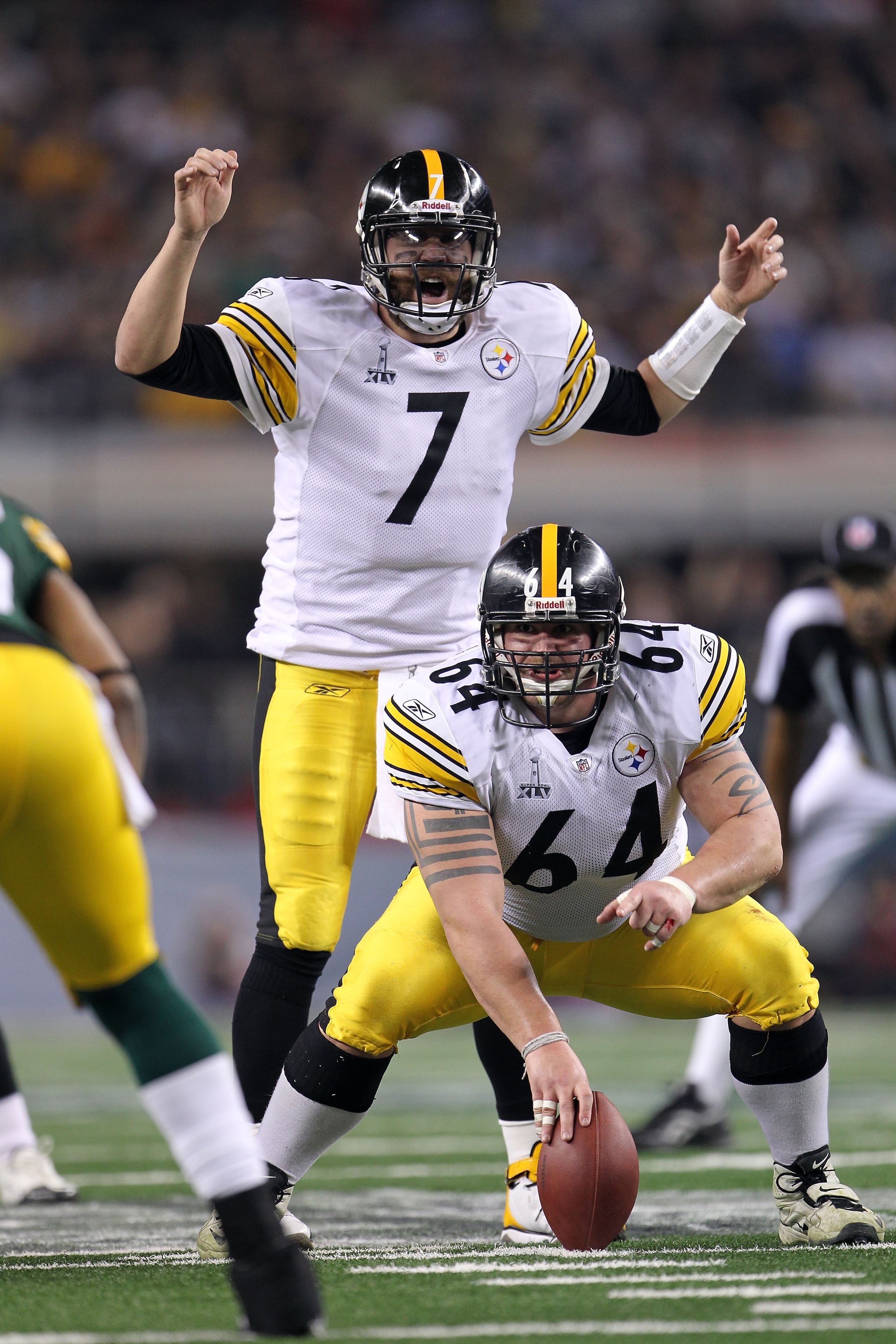 ARLINGTON, TX - FEBRUARY 06:  Ben Roethlisberger #7 of the Pittsburgh Steelers gestures before the snap during the first quarter of Super Bowl XLV at Cowboys Stadium on February 6, 2011 in Arlington, Texas.  (Photo by Jamie Squire/Getty Images)