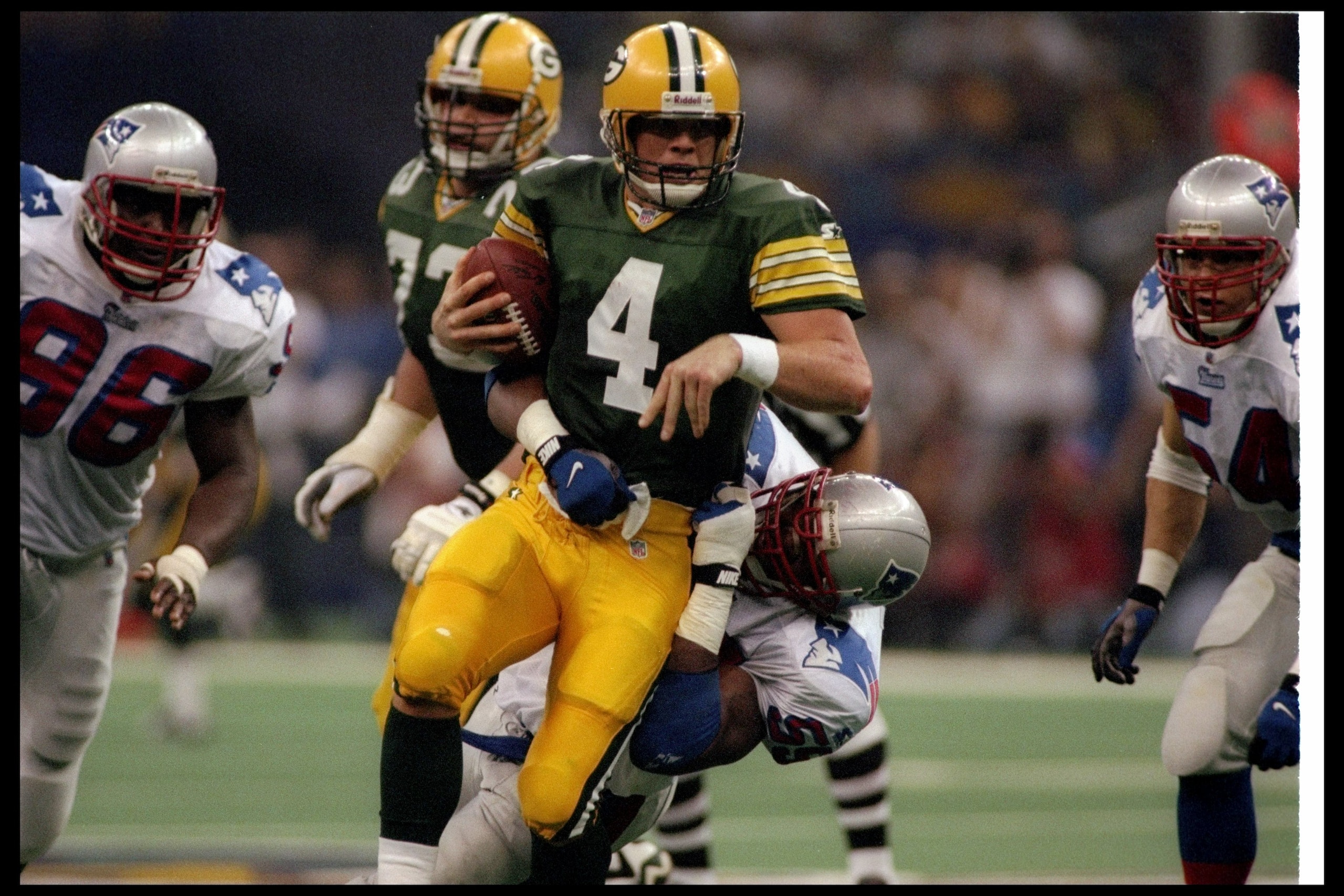26 Jan 1997:  Quarterback Brett Favre of the Green Bay Packers gets sacked by New England Patriots defensive lineman Mike Jones during Super Bowl XXXI at the Superdome in New Orleans, Louisiana.  The Packers won the game, 35-21. Mandatory Credit: Rick Ste