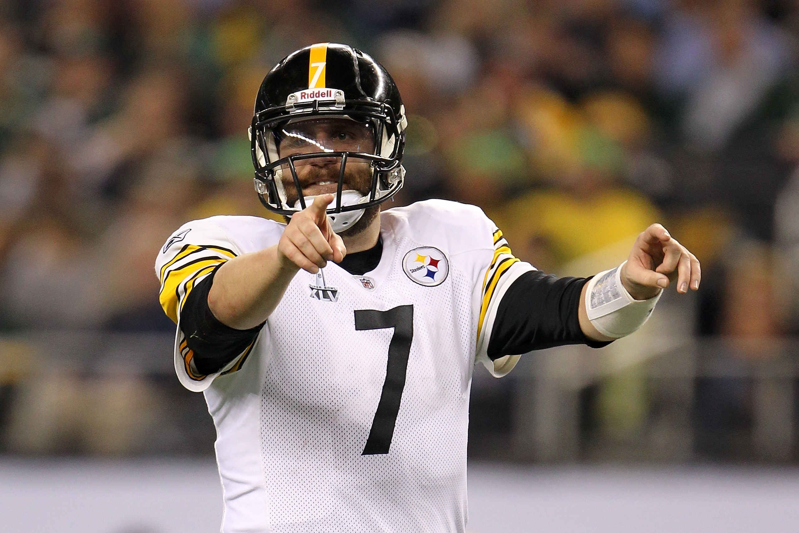 ARLINGTON, TX - FEBRUARY 06:  Ben Roethlisberger #7 of the Pittsburgh Steelers gestures before the snap during the first quarter of Super Bowl XLV at Cowboys Stadium on February 6, 2011 in Arlington, Texas.  (Photo by Jamie Squire/Getty Images)