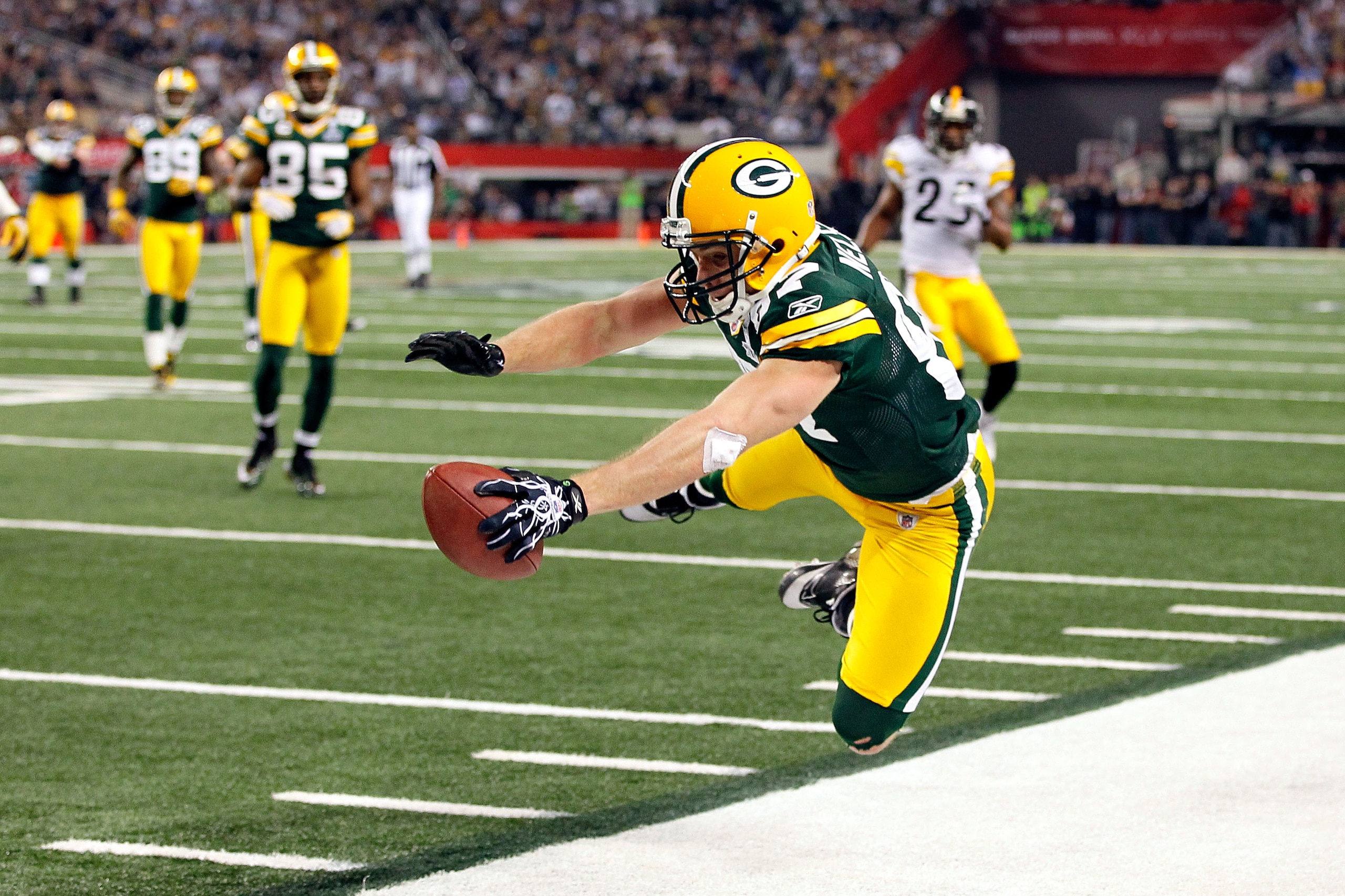 ARLINGTON, TX - FEBRUARY 06: Jordy Nelson #87 of the Green Bay Packers tries to stay in bounds on a 38 yard reception in the second half against the Pittsburgh Steelers during Super Bowl XLV at Cowboys Stadium on February 6, 2011 in Arlington, Texas.  (Ph