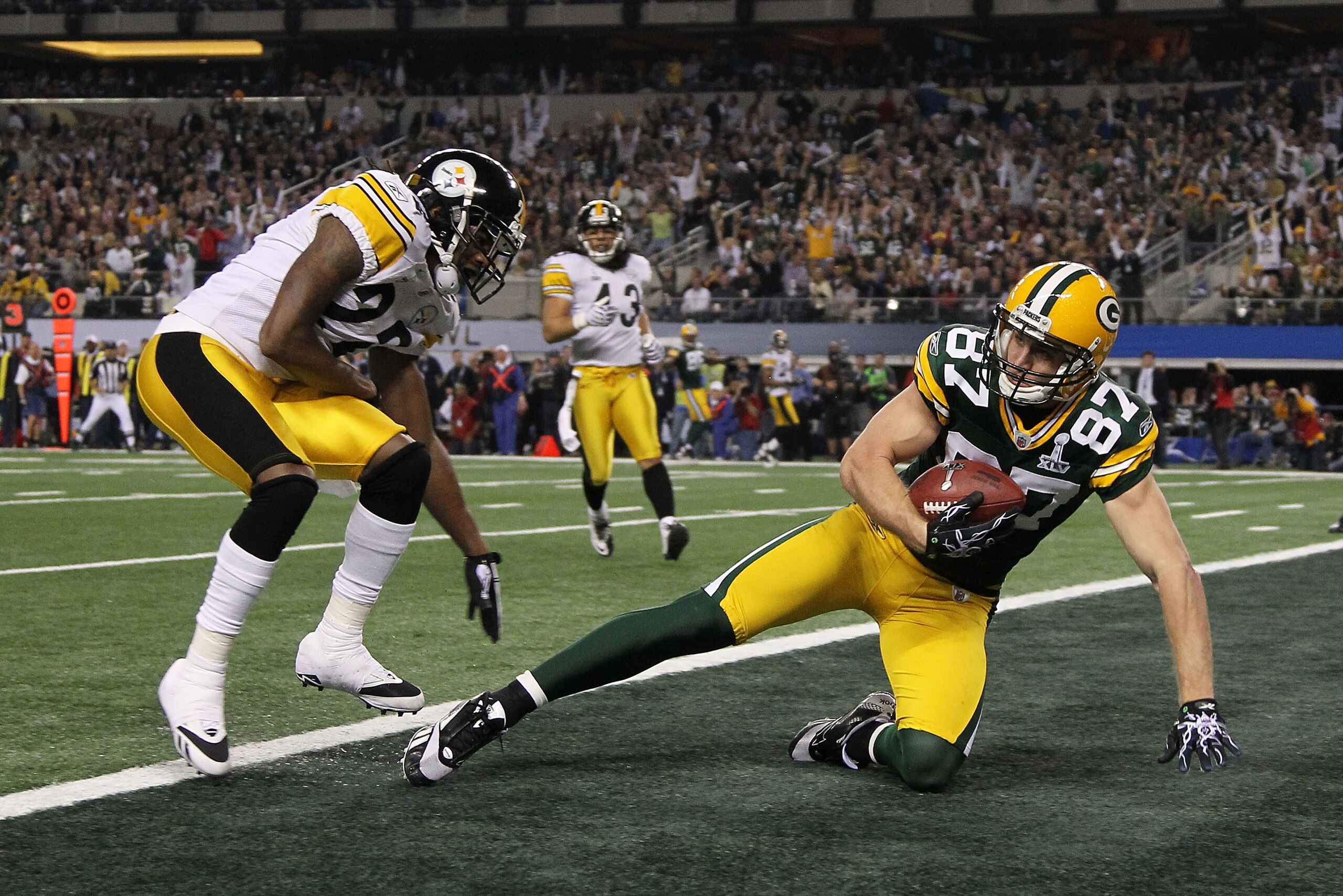 ARLINGTON, TX - FEBRUARY 06:  Jordy Nelson #87 of the Green Bay Packers catches a 29 yard touchdown pass over William Gay #22 of the Pittsburgh Steelers during the first quarter of Super Bowl XLV at Cowboys Stadium on February 6, 2011 in Arlington, Texas.