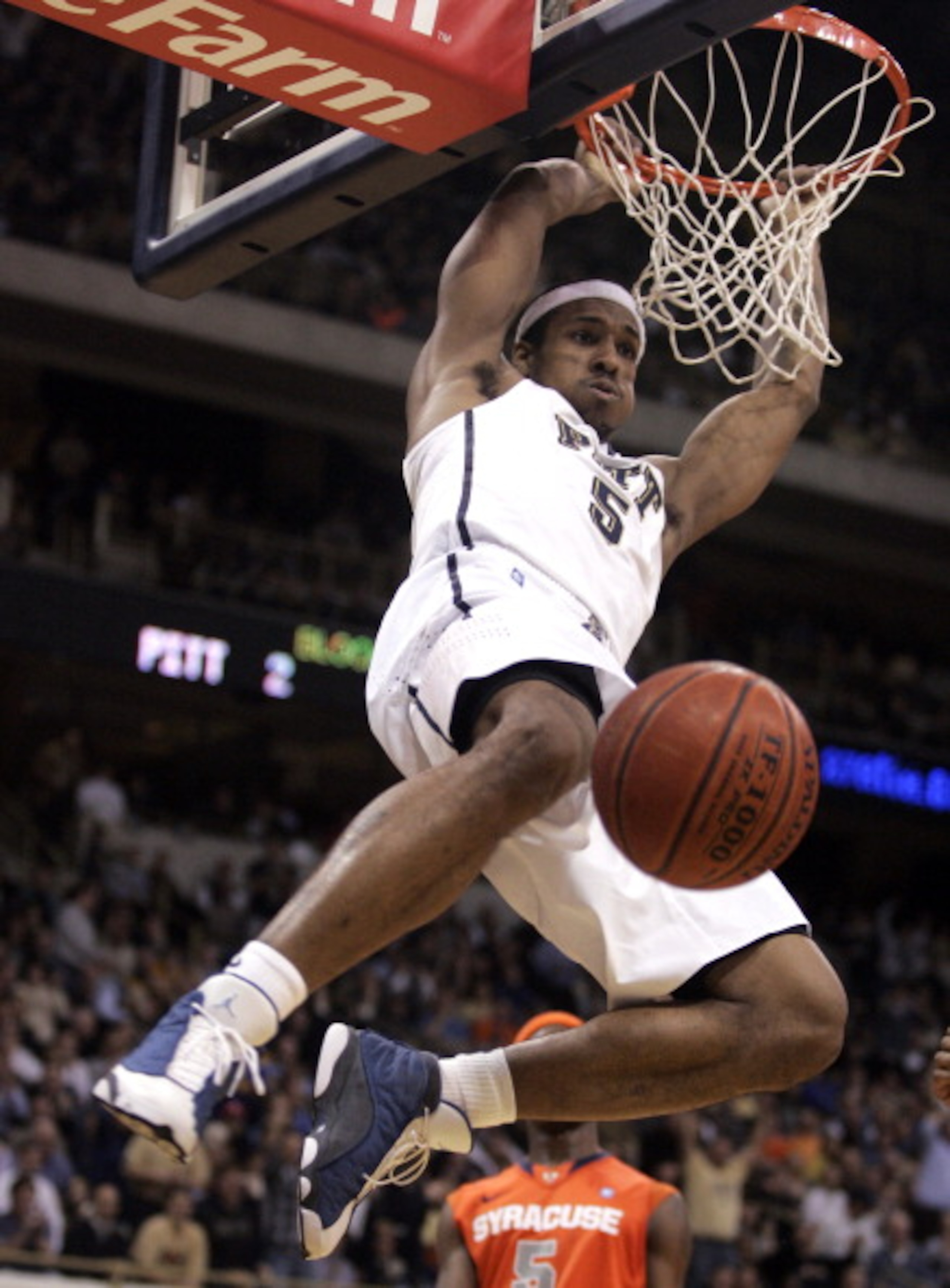 PITTSBURGH, PA - JANUARY 17:  Gilbert Brown #5 of the Pittsburgh Panthers dunks the ball against the Syracuse Orange at Petersen Events Center on January 17, 2011 in Pittsburgh, Pennsylvania.  The Panthers defeated the Orange 74-66.  (Photo by Justin K. A