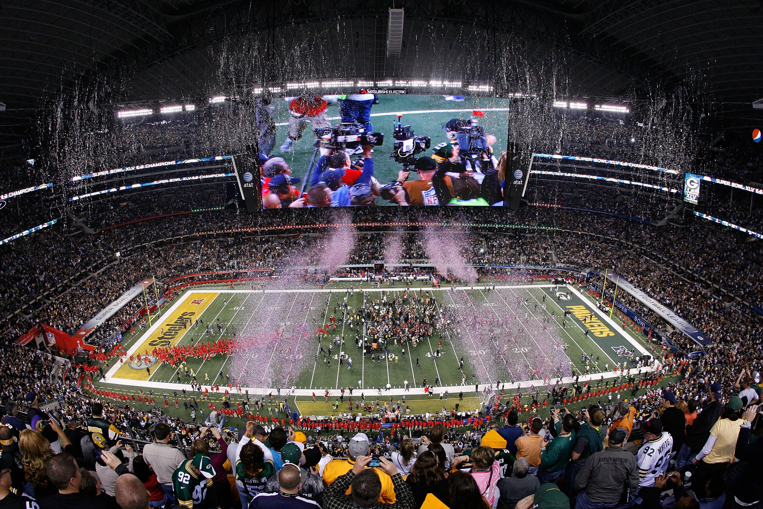 ARLINGTON, TX - FEBRUARY 06:  The Green Bay Packers celebrate defeating the Pittsburgh Steelers 31 to 25 in Super Bowl XLV at Cowboys Stadium on February 6, 2011 in Arlington, Texas.  (Photo by Tom Pennington/Getty Images)