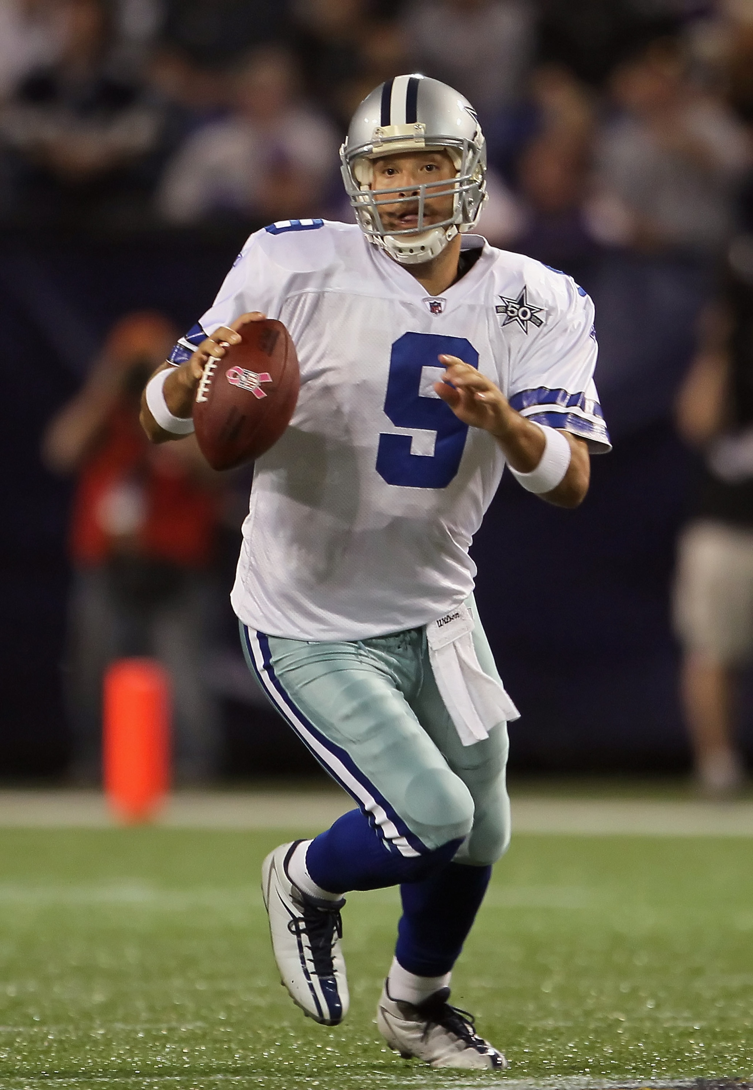 MINNEAPOLIS - OCTOBER 17:  Quarterback Tony Romo #9 of the Dallas Cowboys drops back to pass against the Minnesota Vikings at Mall of America Field on October 17, 2010 in Minneapolis, Minnesota.  (Photo by Jeff Gross/Getty Images)