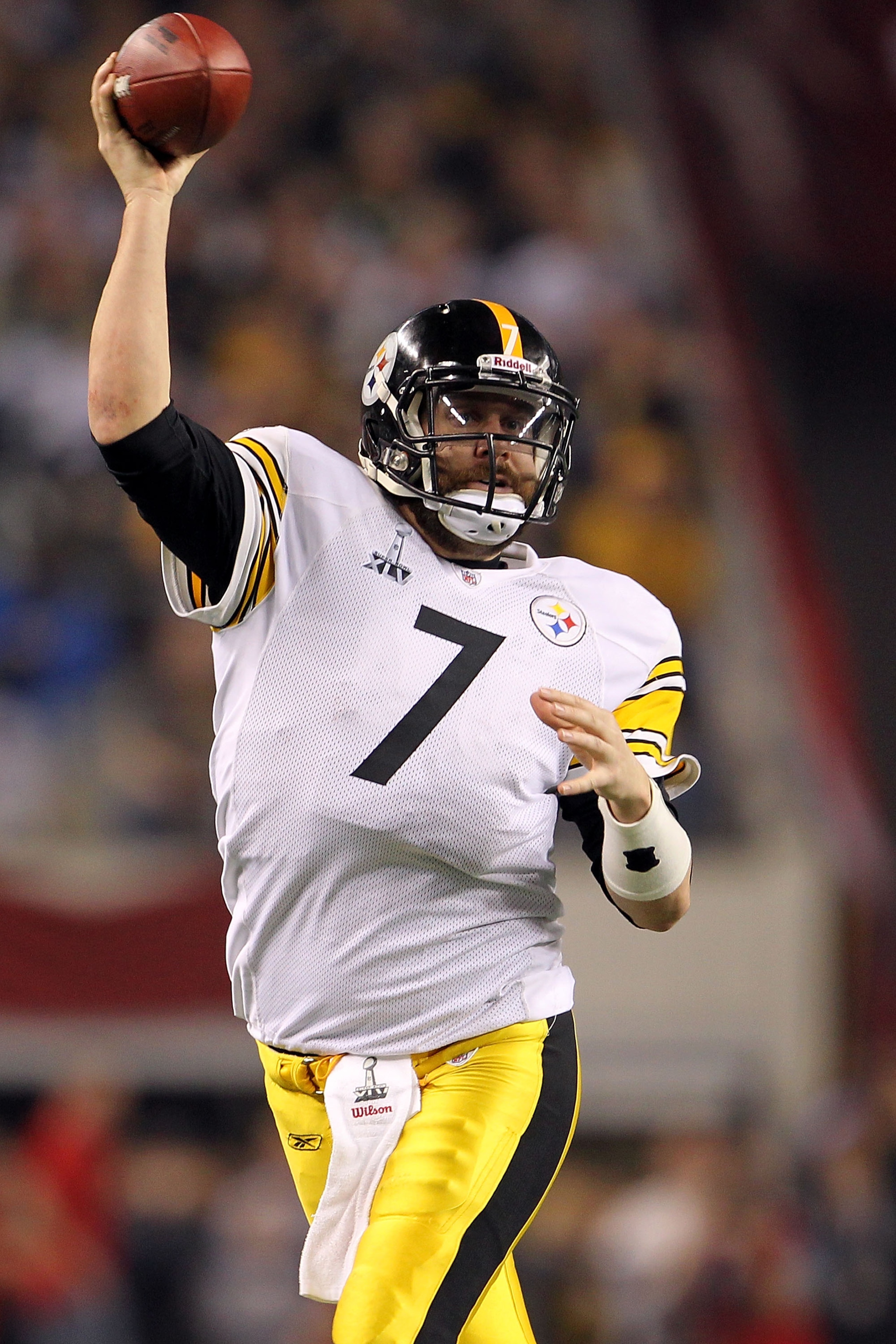 ARLINGTON, TX - FEBRUARY 06:  Ben Roethlisberger #7 of the Pittsburgh Steelers rolls out to pass against the Green Bay Packers during Super Bowl XLV at Cowboys Stadium on February 6, 2011 in Arlington, Texas.  (Photo by Jamie Squire/Getty Images)