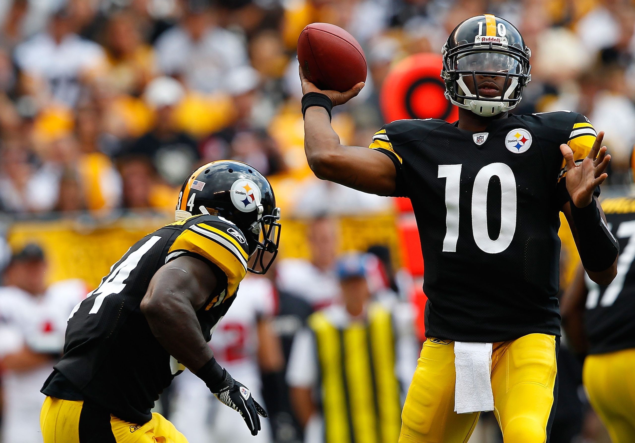PITTSBURGH - SEPTEMBER 12: Dennis Dixon #10 of the Pittsburgh Steelers drops back to pass against the Atlanta Falcons during the NFL season opener game on September 12, 2010 at Heinz Field in Pittsburgh, Pennsylvania. (Photo by Jared Wickerham/Getty Ima PITTSBURGH - SEPTEMBER 12: Dennis Dixon #10 of the Pittsburgh Steelers drops back to pass against the Atlanta Falcons during the NFL season opener game on September 12, 2010 at Heinz Field in Pittsburgh, Pennsylvania. (Photo by Jared Wickerham/Getty Ima