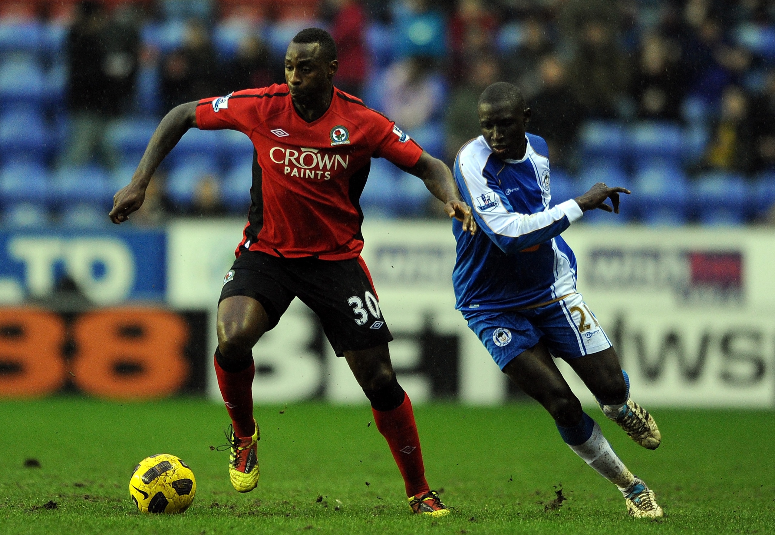WIGAN, ENGLAND - FEBRUARY 05: Jason Roberts of Blackburn Rovers races away from Mohamed DIame of Wigan Athletic during the Barclays Premier League match between Wigan Athletic and Blackburn Rovers at DW Stadium on February 5, 2011 in Wigan, England.  (Pho