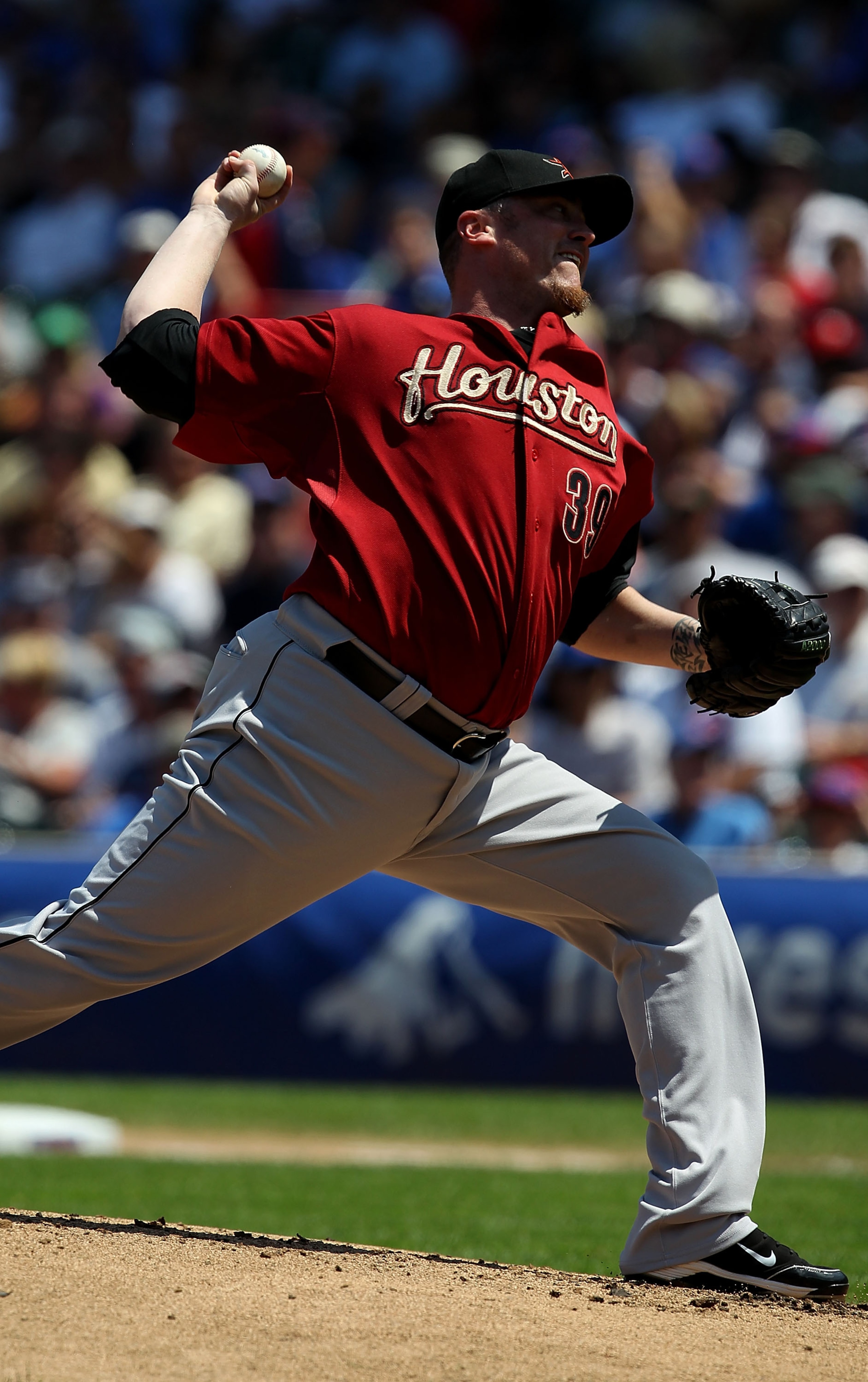 CHICAGO - JULY 21: Starting pitcher Brett Myers #39 of the Houston Astros delivers the ball against the Chicago Cubs at Wrigley Field on July 21, 2010 in Chicago, Illinois. (Photo by Jonathan Daniel/Getty Images)