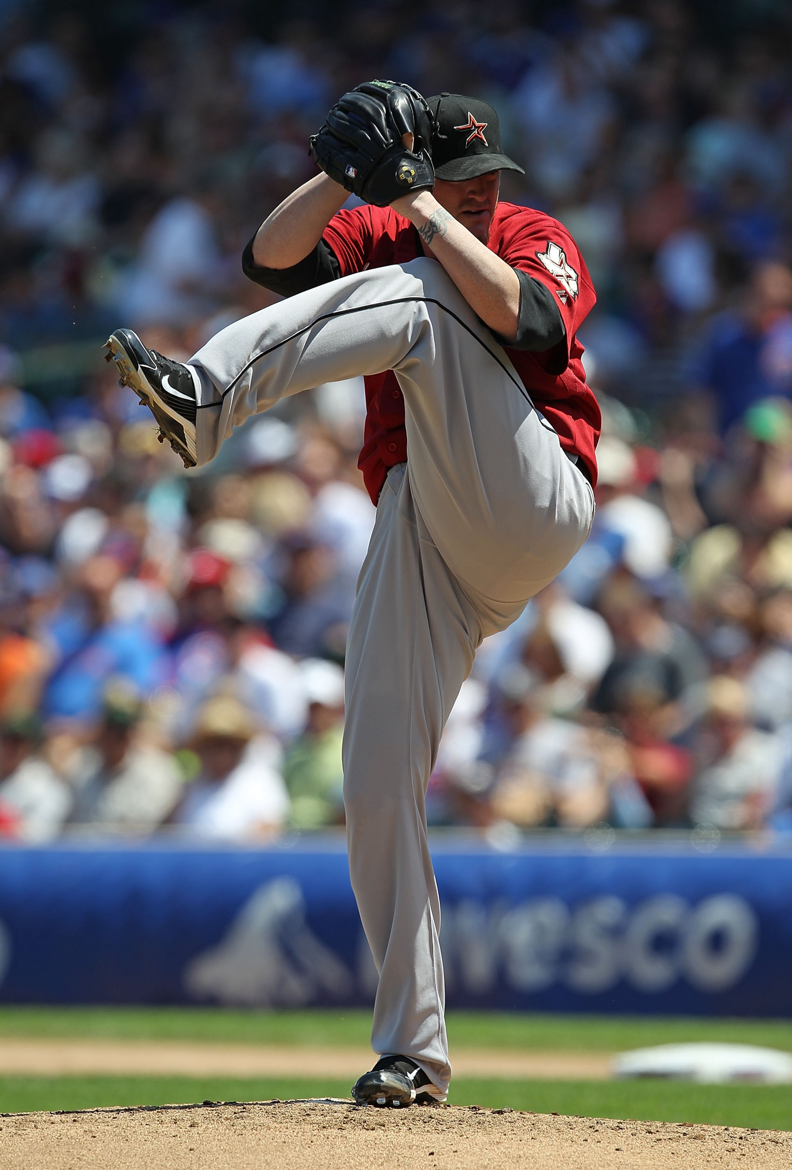 CHICAGO - JULY 21: Starting pitcher Brett Myers #39 of the Houston Astros delivers the ball against the Chicago Cubs at Wrigley Field on July 21, 2010 in Chicago, Illinois. The Astros defeated the Cubs 4-3 in 12 innings. (Photo by Jonathan Daniel/Getty Im