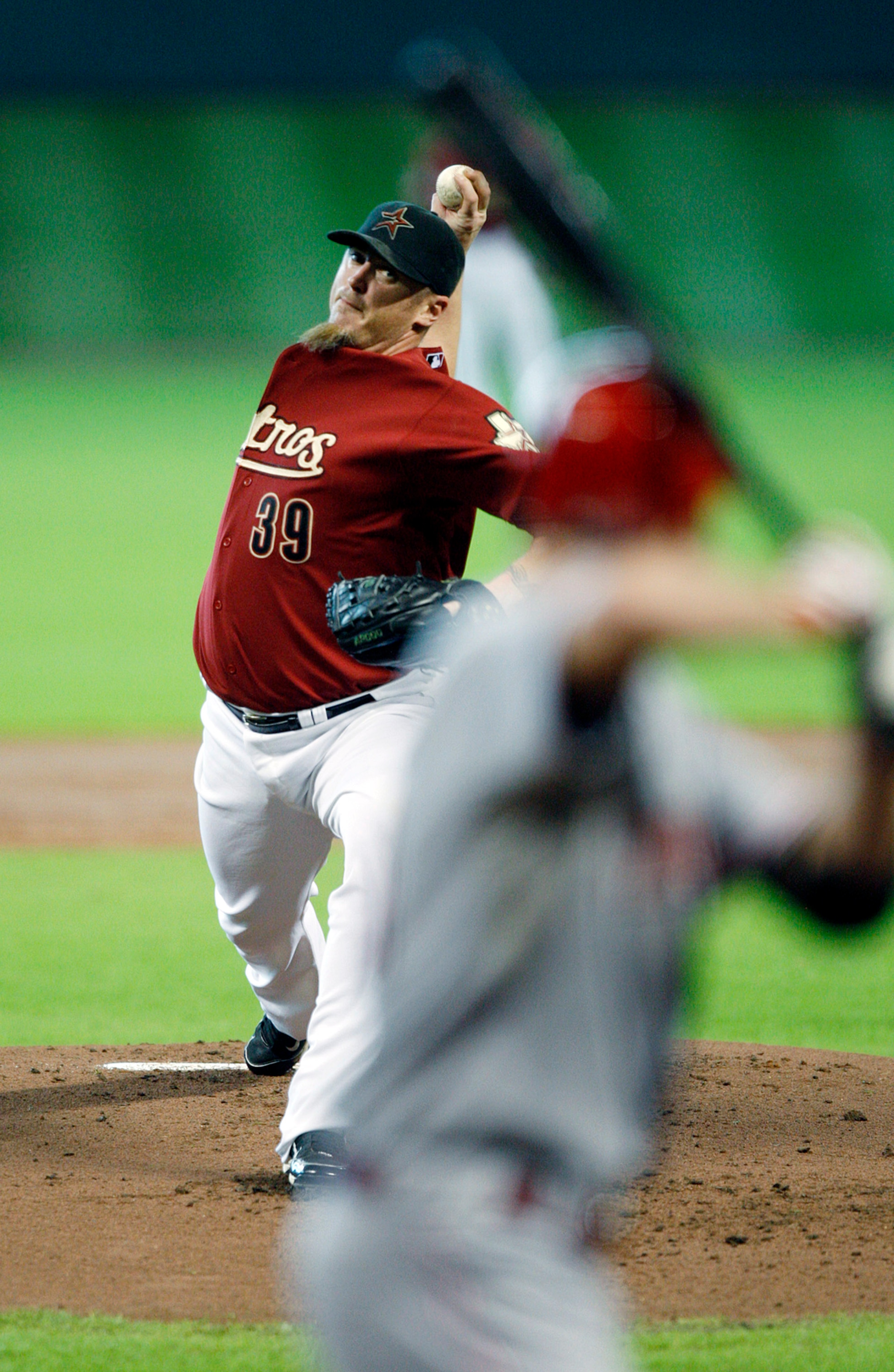 HOUSTON - SEPTEMBER 19:  Pitcher Brett Myers #39 of the Houston Astros throws against the Cincinnatti Reds in the first inning at Minute Maid Park on September 19, 2010 in Houston, Texas.  (Photo by Bob Levey/Getty Images)