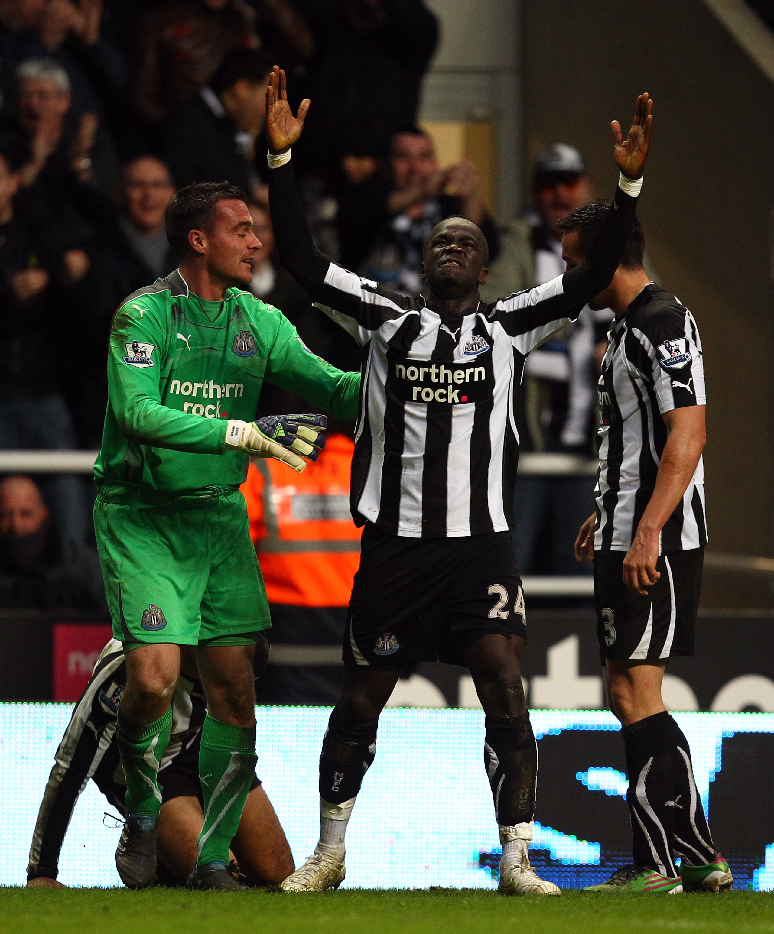 NEWCASTLE UPON TYNE, ENGLAND - FEBRUARY 05:  Cheik Tiote of Newcastle celebrates scoring the fourth and equalising goal during the Barclays Premier League match between Newcastle United and Arsenal at St James' Park on February 5, 2011 in Newcastle upon T