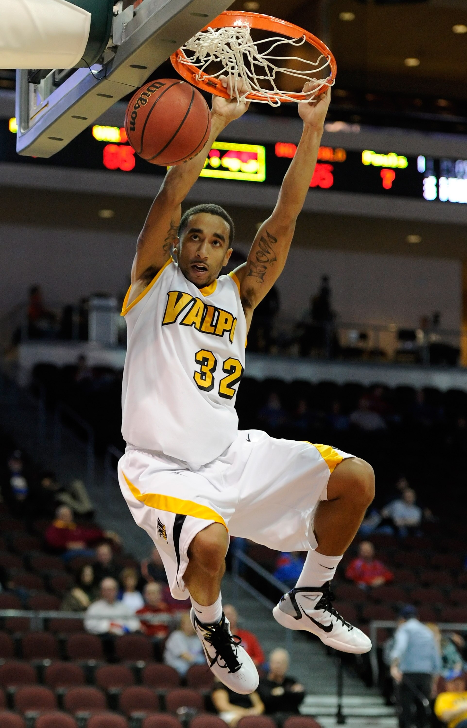 LAS VEGAS - NOVEMBER 26:  Brandon Wood #32 of the Valparaiso Crusaders dunks during a game against the Northern Colorado Bears during the third round of the Las Vegas Invitational at The Orleans Arena November 26, 2010 in Las Vegas, Nevada. Valparaiso won