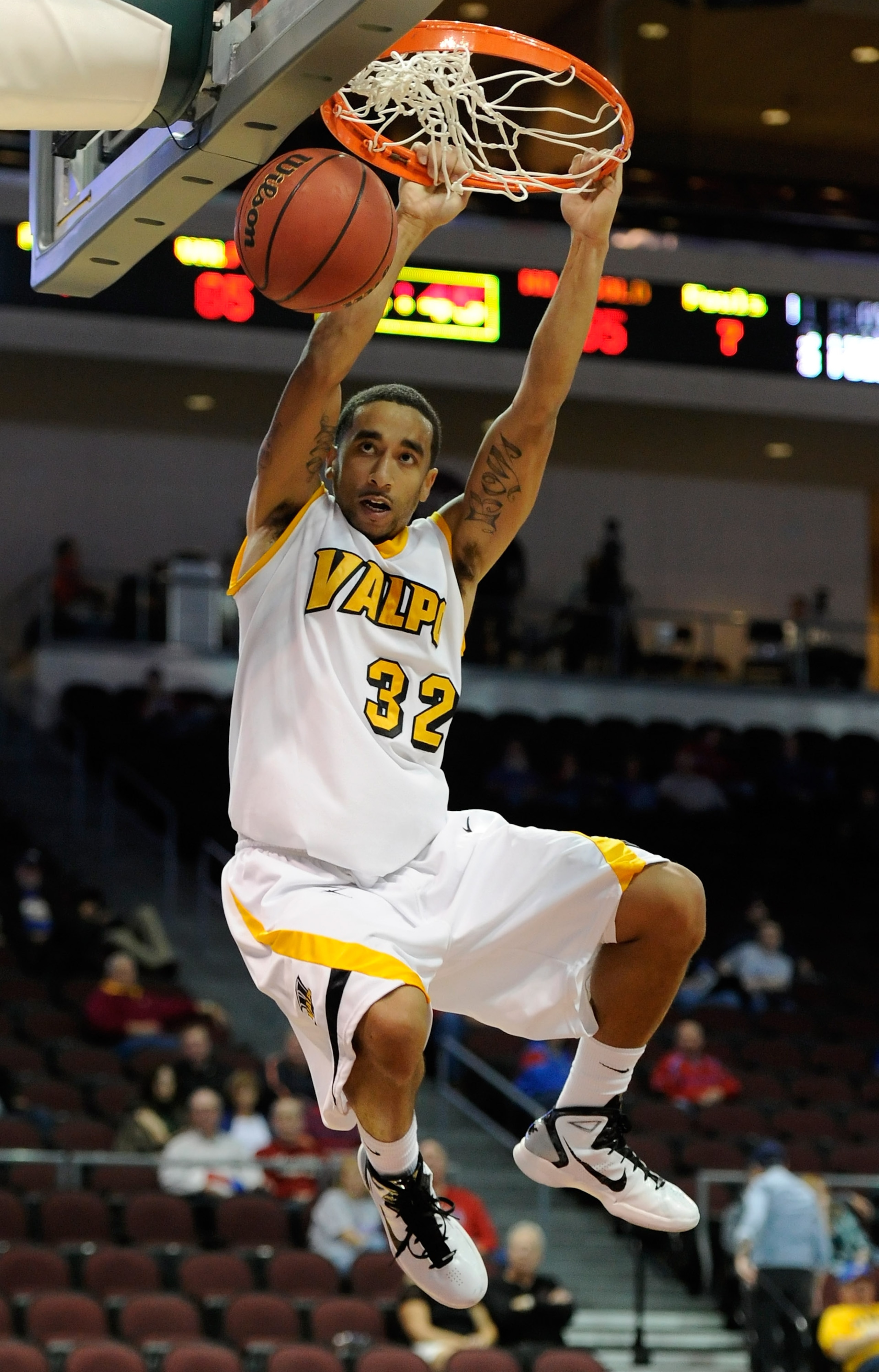 LAS VEGAS - NOVEMBER 26: Brandon Wood #32 of the Valparaiso Crusaders dunks during a game against the Northern Colorado Bears during the third round of the Las Vegas Invitational at The Orleans Arena November 26, 2010 in Las Vegas, Nevada. Valparaiso won LAS VEGAS - NOVEMBER 26: Brandon Wood #32 of the Valparaiso Crusaders dunks during a game against the Northern Colorado Bears during the third round of the Las Vegas Invitational at The Orleans Arena November 26, 2010 in Las Vegas, Nevada. Valparaiso won