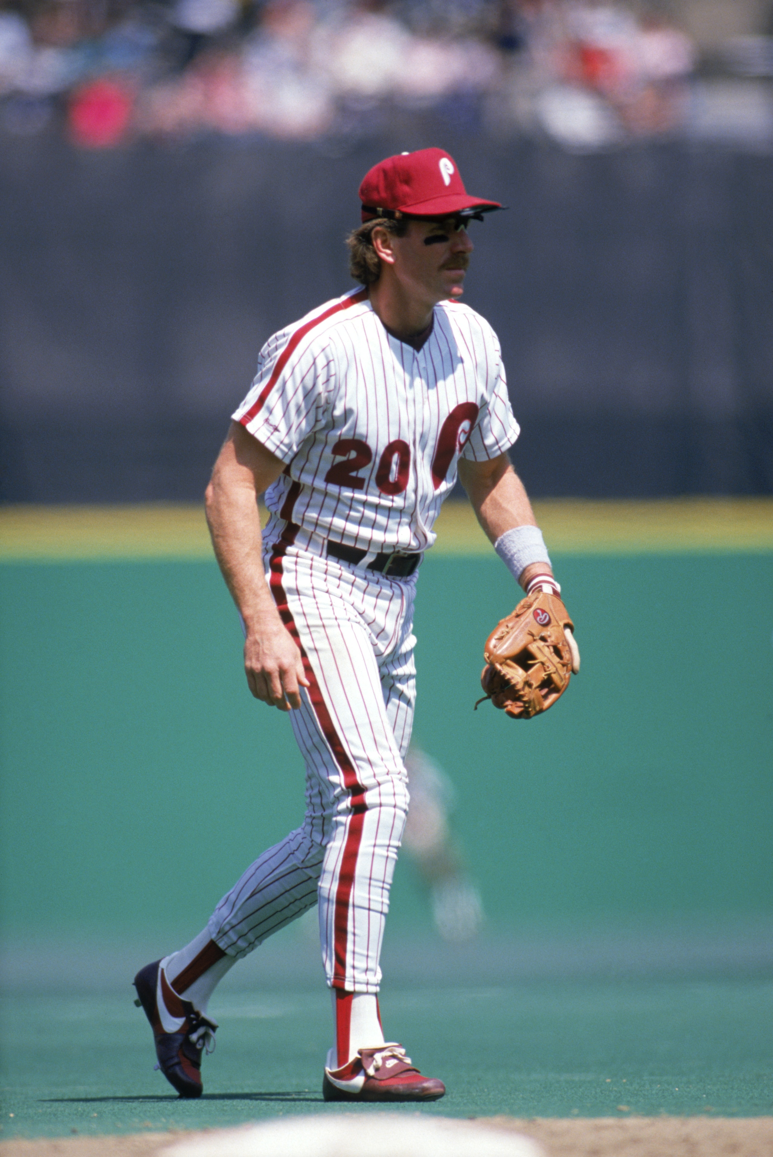 PHILADELPHIA - 1989:  Mike Schmidt #20 of the Philadelphia Phillies during a 1989 season game at Veterans Stadium in Philadelphia, Pennsylvania. (Photo by Rick Stewart/Getty Images)