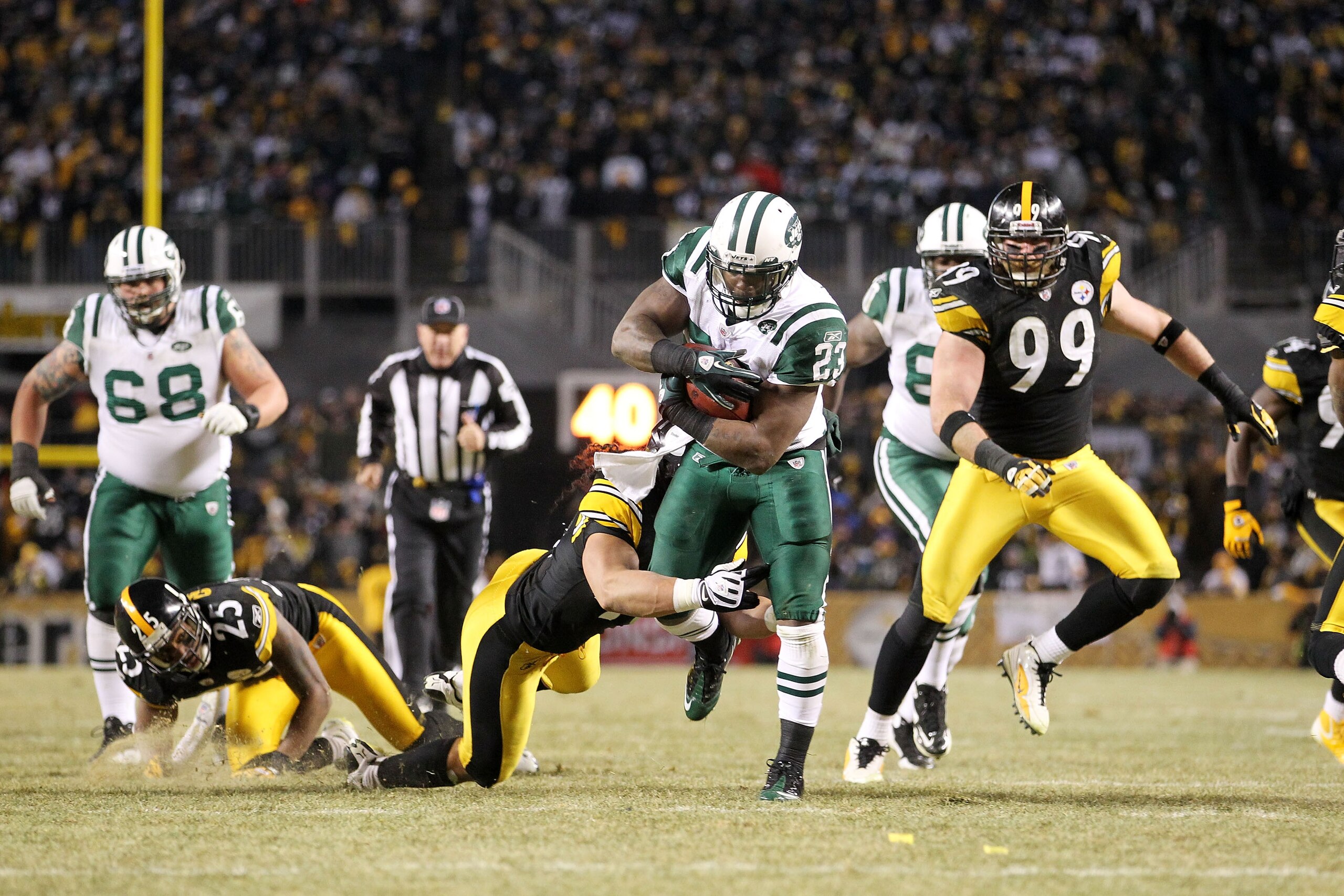 PITTSBURGH, PA - JANUARY 23:  Shonn Greene #23 of the New York Jets runs down field against the Pittsburgh Steelers during the 2011 AFC Championship game at Heinz Field on January 23, 2011 in Pittsburgh, Pennsylvania.  (Photo by Ronald Martinez/Getty Imag