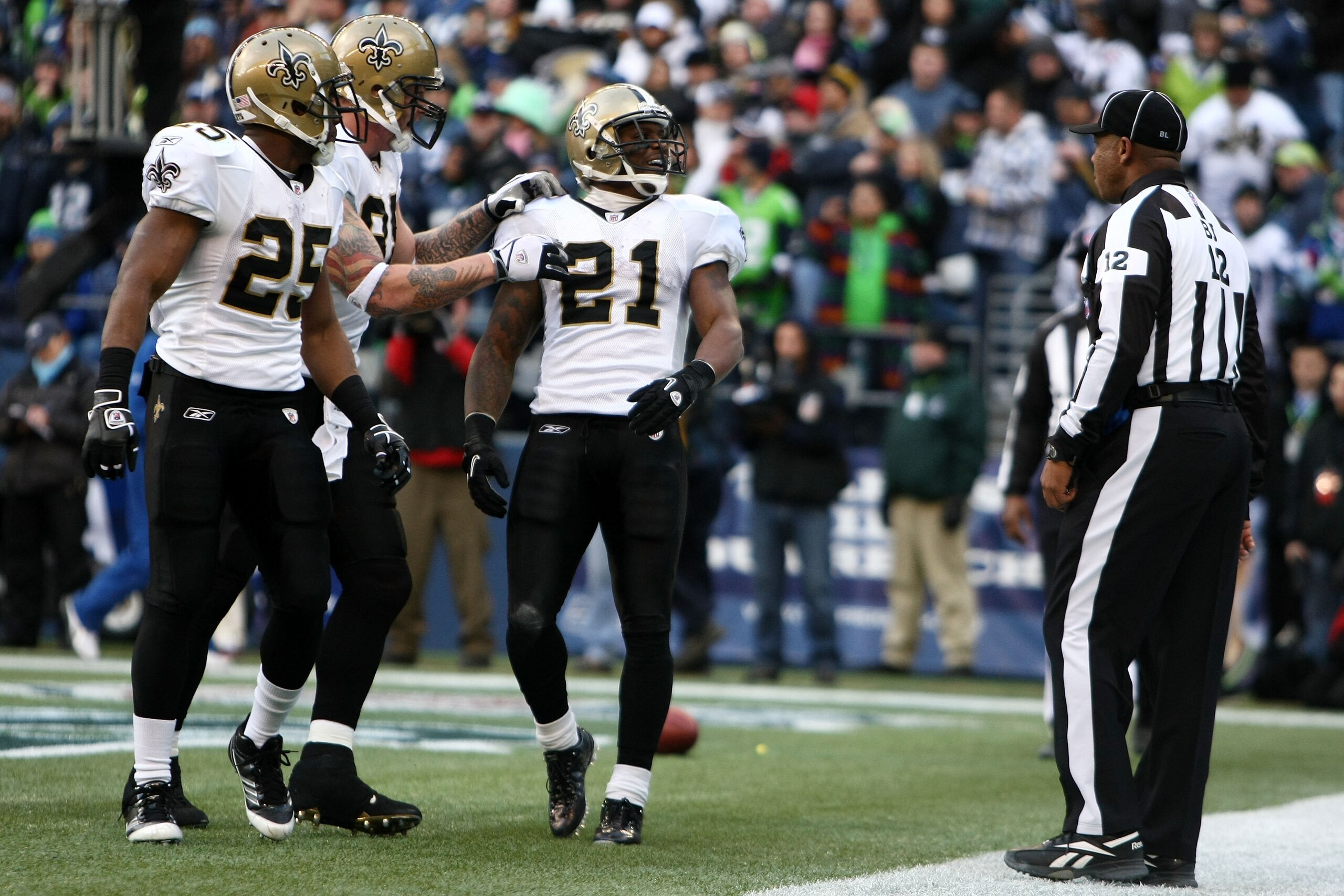 SEATTLE, WA - JANUARY 08:  Julius Jones #21 of the New Orleans Saints and his teammates react against the Seattle Seahawks during the 2011 NFC wild-card playoff game at Qwest Field on January 8, 2011 in Seattle, Washington.  (Photo by Jonathan Ferrey/Gett