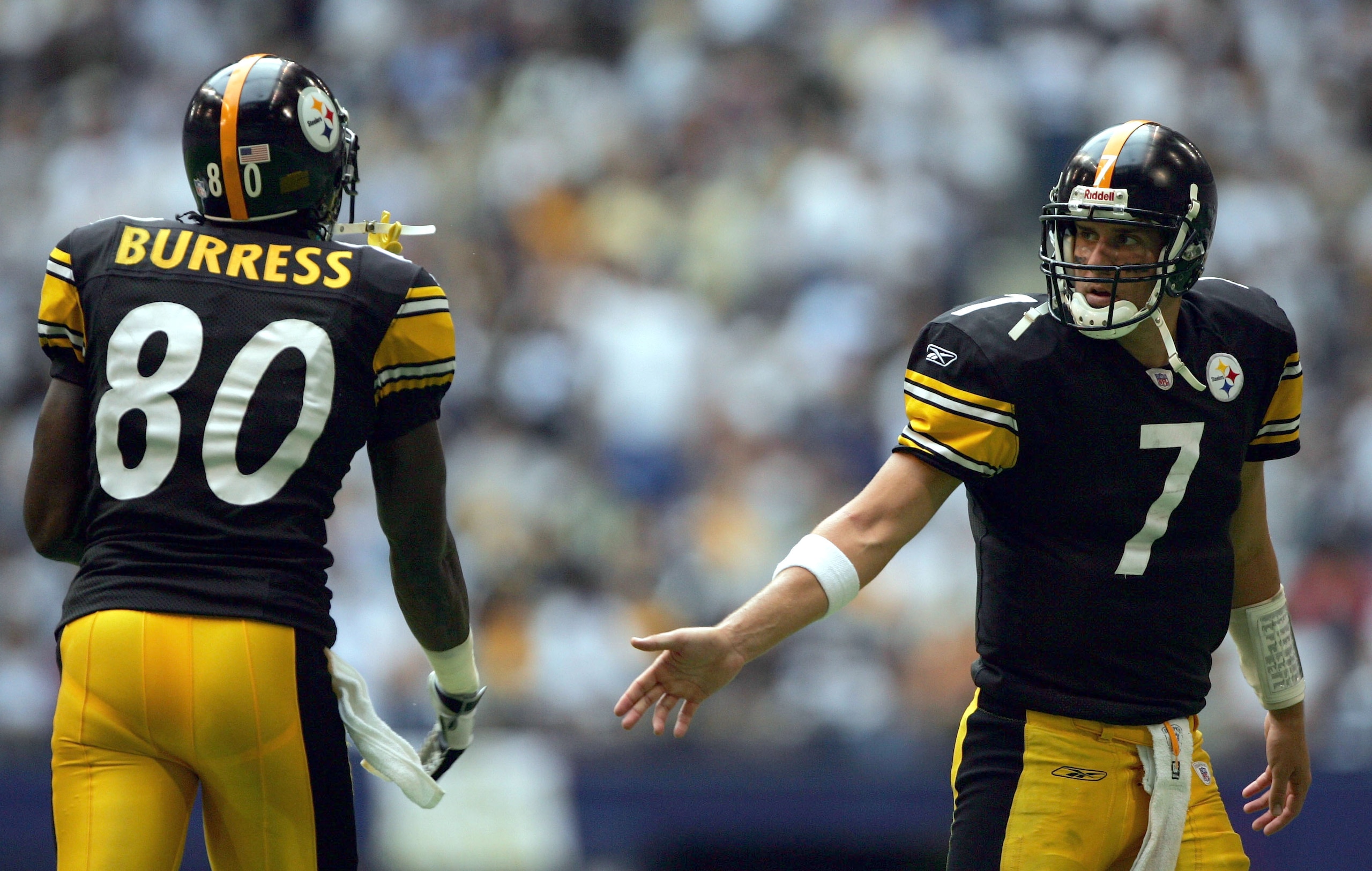 IRVING, TEXAS - OCTOBER 17: Ben Roethlisberger #7 of the Pittsburgh Steelers celebrates a Jerame Tuman #84 touchdown with Plaxico Burress #80 in the fourth quarter at Texas Stadium on October 17, 2004 in Irving, Texas. The Steelers won 24-20. (Photo by IRVING, TEXAS - OCTOBER 17: Ben Roethlisberger #7 of the Pittsburgh Steelers celebrates a Jerame Tuman #84 touchdown with Plaxico Burress #80 in the fourth quarter at Texas Stadium on October 17, 2004 in Irving, Texas. The Steelers won 24-20. (Photo by