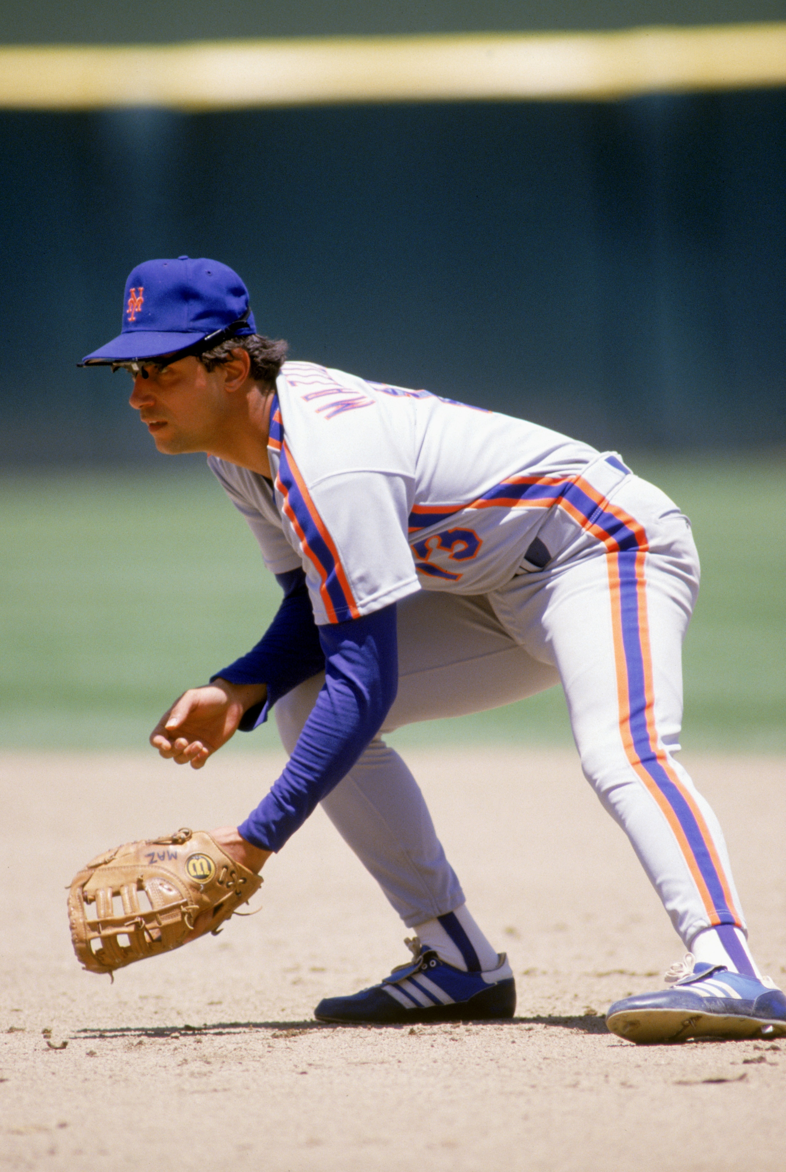 1989:  Lee Mazzilli of the New York Mets fields the ball during a game in the 1989 season. (Photo by: Stephen Dunn/Getty Images)