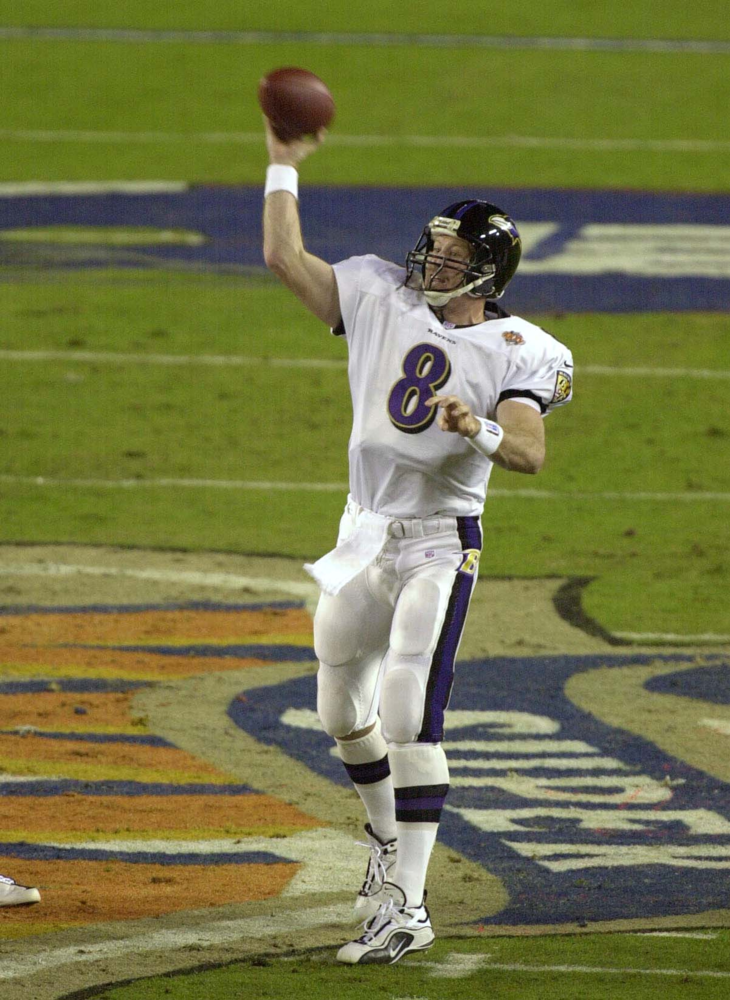 28 Jan 2001: Trent Dilfer #8 of the Baltimore Ravens throws downfield against the New York Giants during Super Bowl XXXV at Raymond James Stadium in Tampa, Florida.  DIGITAL IMAGE. Mandatory Credit: Doug Pensinger/ALLSPORT