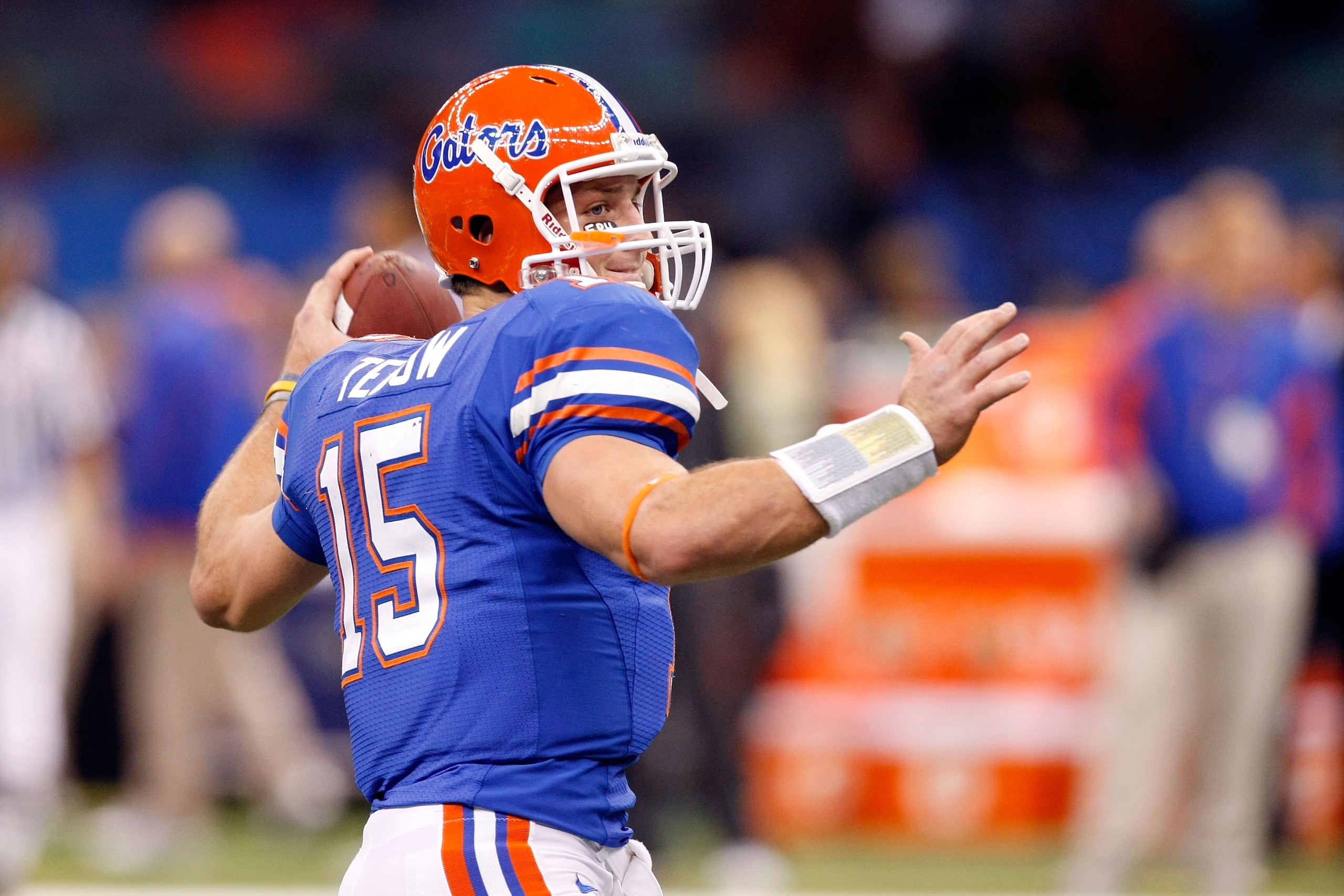 NEW ORLEANS - JANUARY 01:  Quarterback Tim Tebow #15 of the Florida Gators warms up on the field before the Allstate Sugar Bowl against the Cincinnati Bearcats at the Louisana Superdome on January 1, 2010 in New Orleans, Louisiana.  (Photo by Kevin C. Cox