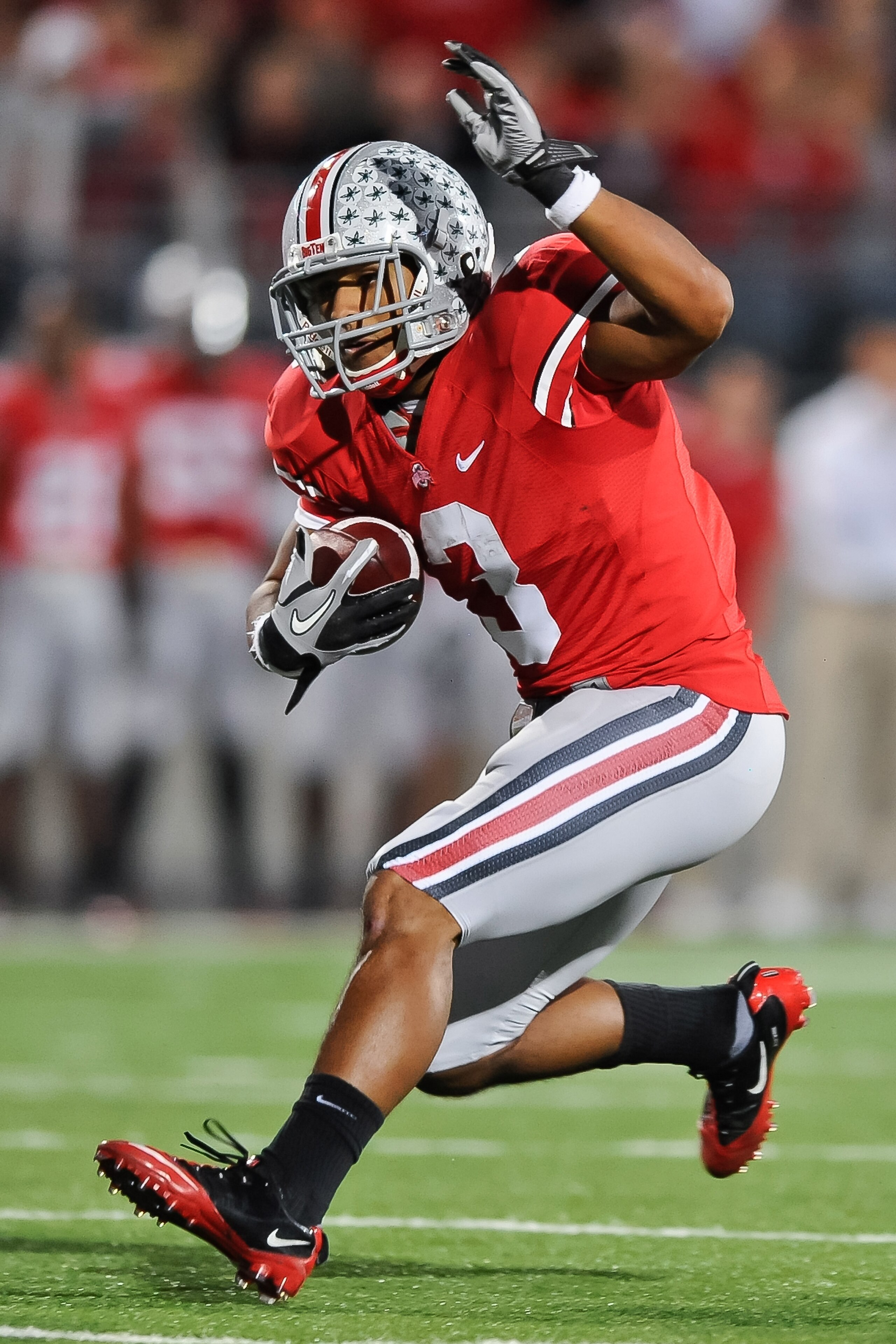 COLUMBUS, OH - NOVEMBER 13:  Brandon Saine #3 of the Ohio State Buckeyes runs with the ball against the Penn State Nittany Lions at Ohio Stadium on November 13, 2010 in Columbus, Ohio.  (Photo by Jamie Sabau/Getty Images)