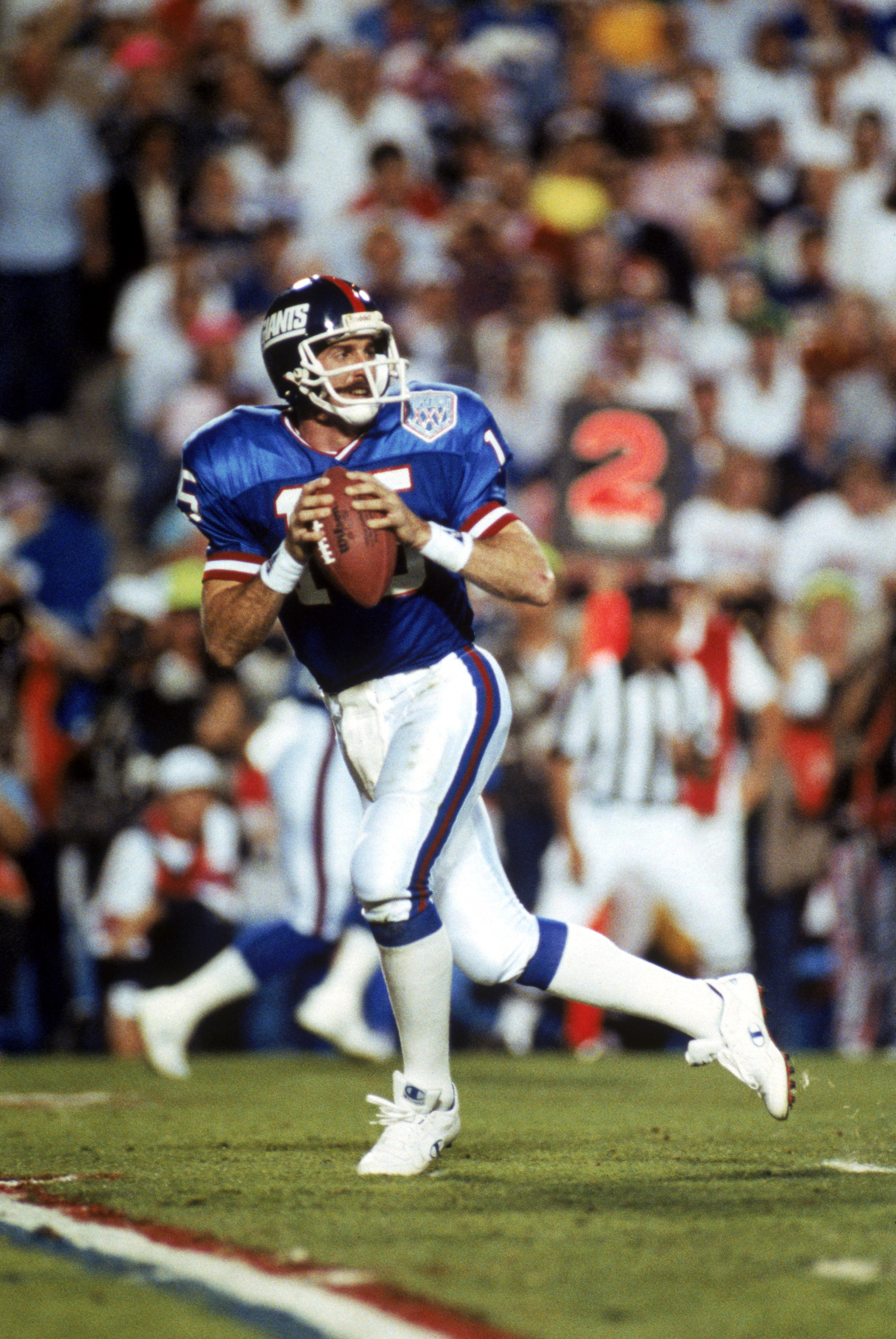 TAMPA, FL - JANUARY 27:  Quarterback Jeff Hostetler #15 of the New York Giants drops back to pass against the Buffalo Bills during Super Bowl XXV at Tampa Stadium on January 27, 1991 in Tampa, Florida. The Giants defeated the Bills 20-19.  (Photo by Georg