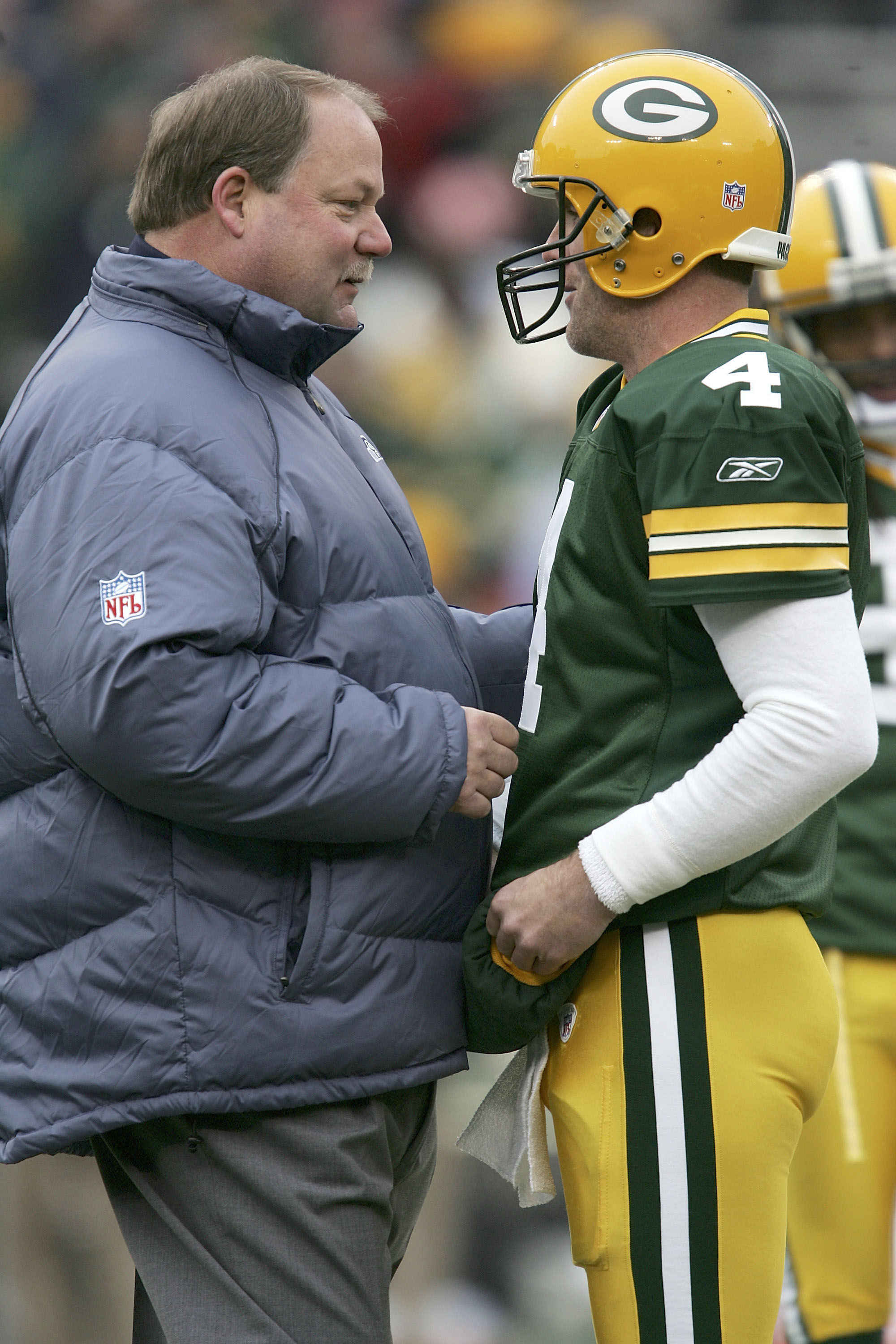 GREEN BAY, WI - JANUARY 1: Head coach Mike Holmgren of the Seattle Seahawks talks to Brett Favre #4 of the Green Bay Packers prior to their game January 1, 2006 at Lambeau Field in Green Bay, Wisconsin. (Photo by Jonathan Daniel/Getty Images)