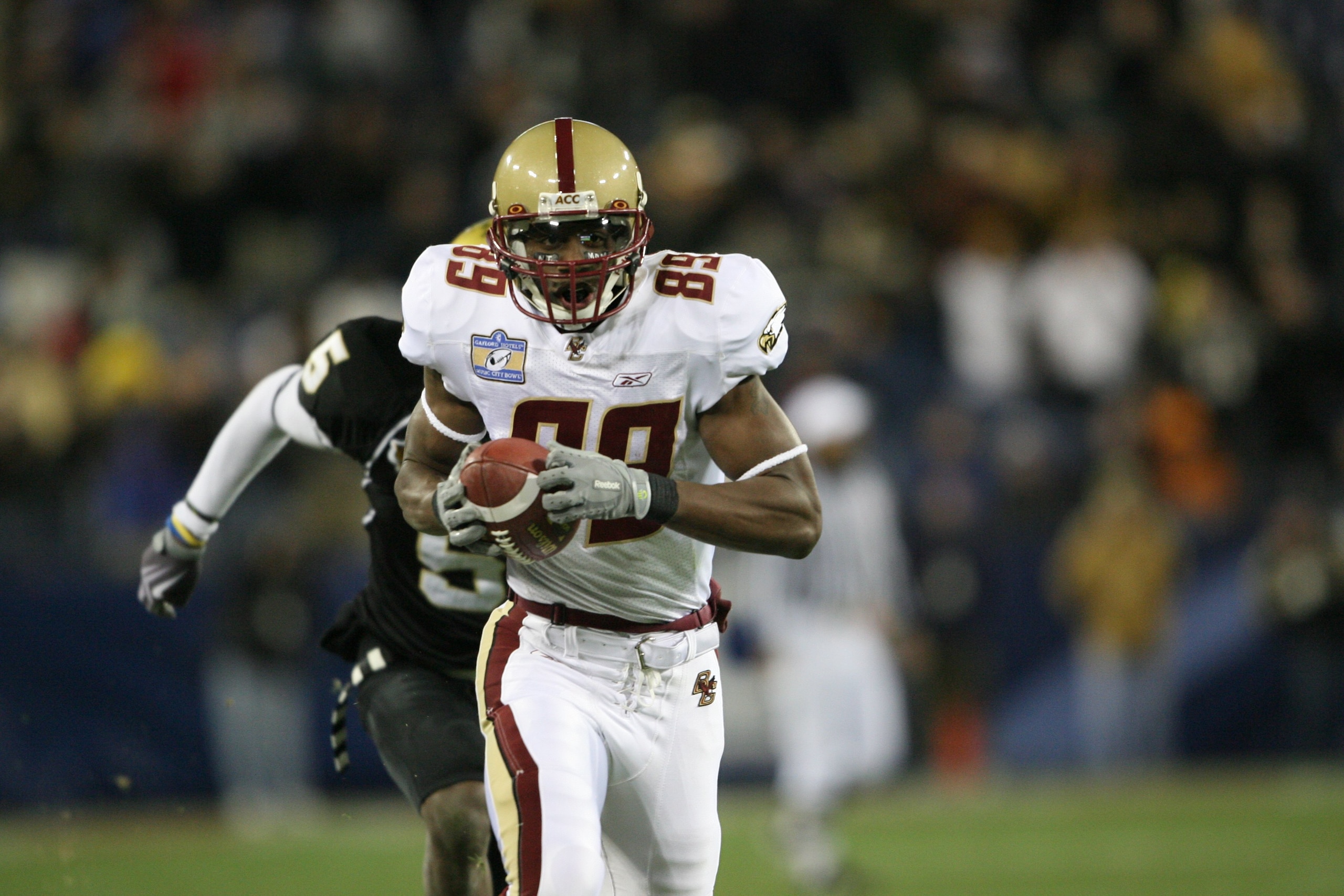 NASHVILLE, TN - DECEMBER 31: Colin Larmond Jr. #89 of the Boston College Eagles carries the ball against the Vanderbilt Commodores during the Gaylord Hotels Music City Bowl at LP Field on December 31, 2008 in Nashville, Tennessee. (Photo by Andy Lyons/G NASHVILLE, TN - DECEMBER 31: Colin Larmond Jr. #89 of the Boston College Eagles carries the ball against the Vanderbilt Commodores during the Gaylord Hotels Music City Bowl at LP Field on December 31, 2008 in Nashville, Tennessee. (Photo by Andy Lyons/G