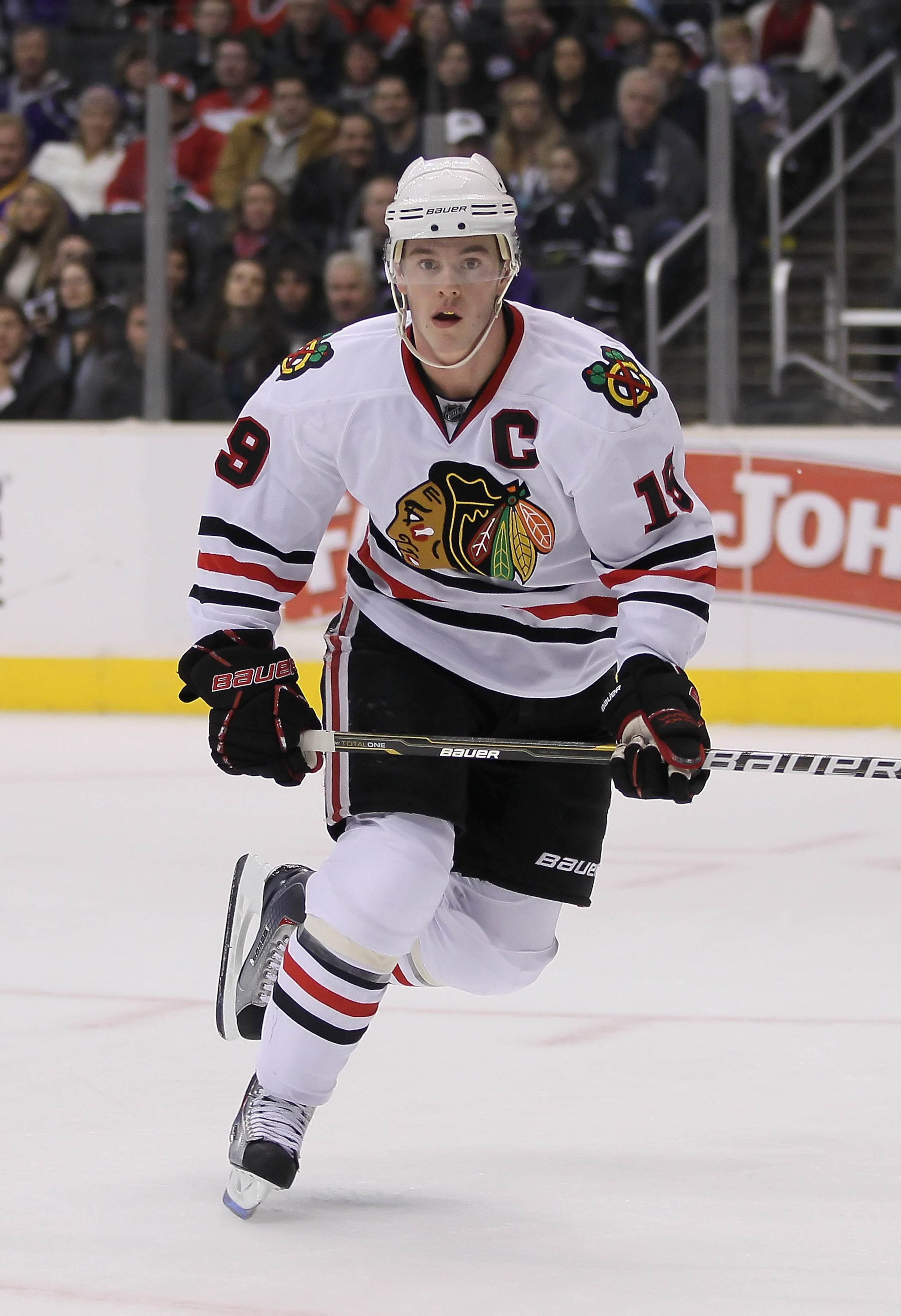 LOS ANGELES, CA - JANUARY 03:  Jonathan Toews #19 of the Chicago Blackhawks skates against the Los Angeles Kings at Staples Center on January 3, 2011 in Los Angeles, California. The Blackhawks defeated the Kings 4-3.  (Photo by Jeff Gross/Getty Images)