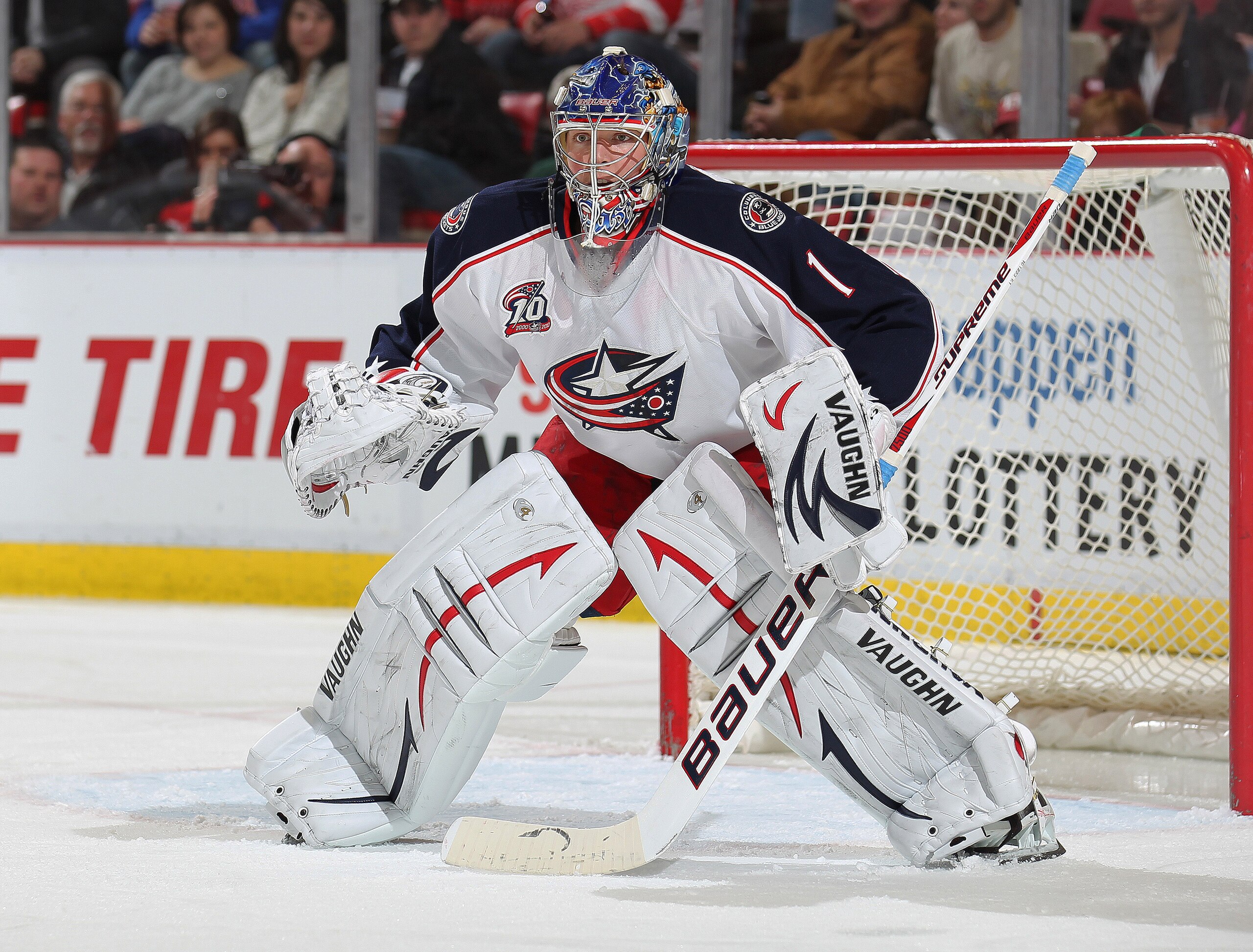 DETROIT, MI - FEBRUARY 4: Steve Mason #1 of the Columbus Blue Jackets gets set to face one of the shots in a shut-out against the Detroit Red Wings on February 4, 2011 at the Joe Louis Arena in Detroit, Michigan. The Blue Jackets defeated the Wings 3-0. DETROIT, MI - FEBRUARY 4: Steve Mason #1 of the Columbus Blue Jackets gets set to face one of the shots in a shut-out against the Detroit Red Wings on February 4, 2011 at the Joe Louis Arena in Detroit, Michigan. The Blue Jackets defeated the Wings 3-0.