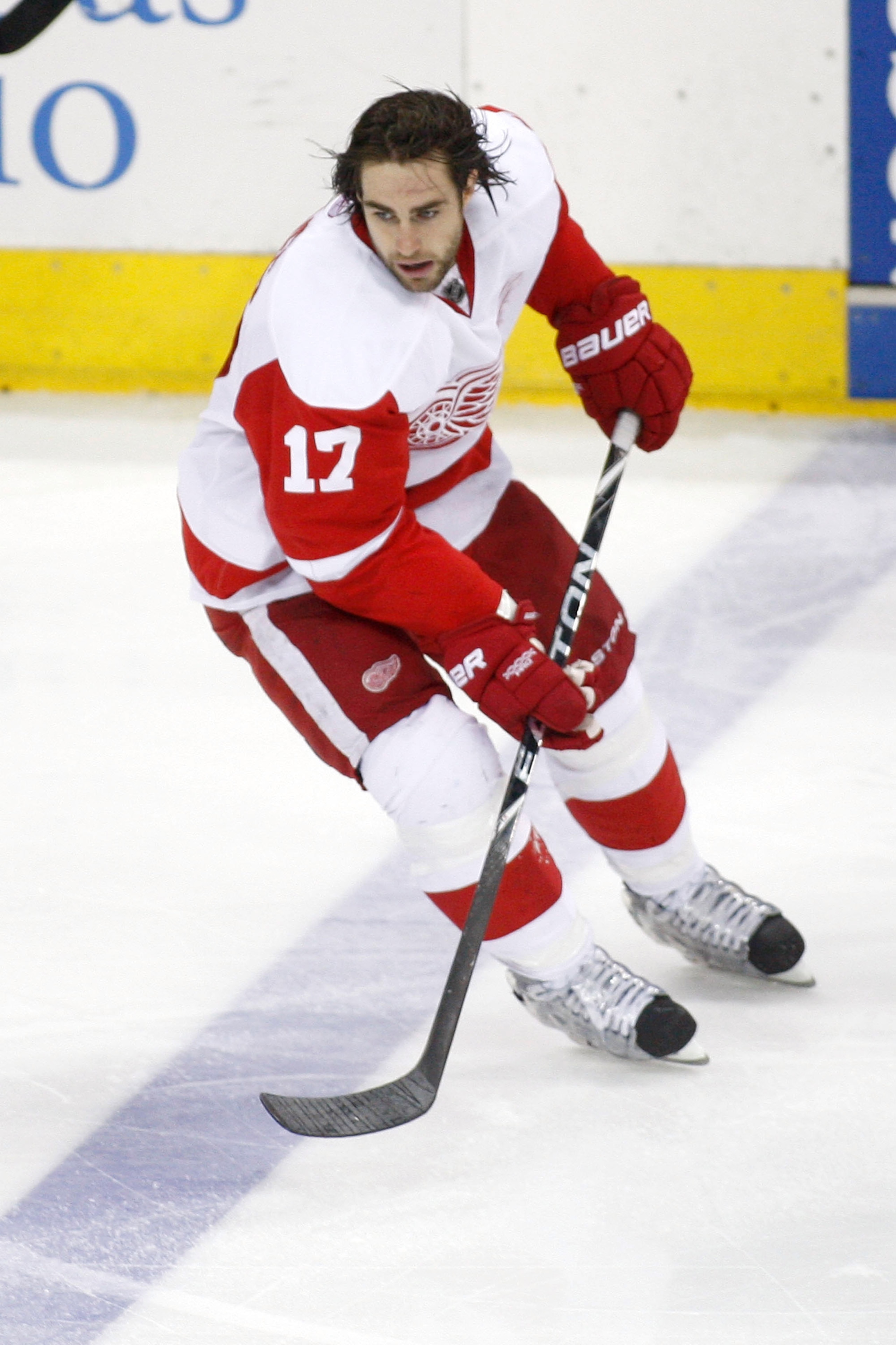 COLUMBUS, OH - JANUARY 14: Patrick Eaves #17 of the Detroit Red Wings skates after the puck during a game against the Columbus Blue Jackets on January 14, 2011 at Nationwide Arena in Columbus, Ohio. Columbus defeated Detroit 3-2 in a shootout. (Photo by COLUMBUS, OH - JANUARY 14: Patrick Eaves #17 of the Detroit Red Wings skates after the puck during a game against the Columbus Blue Jackets on January 14, 2011 at Nationwide Arena in Columbus, Ohio. Columbus defeated Detroit 3-2 in a shootout. (Photo by