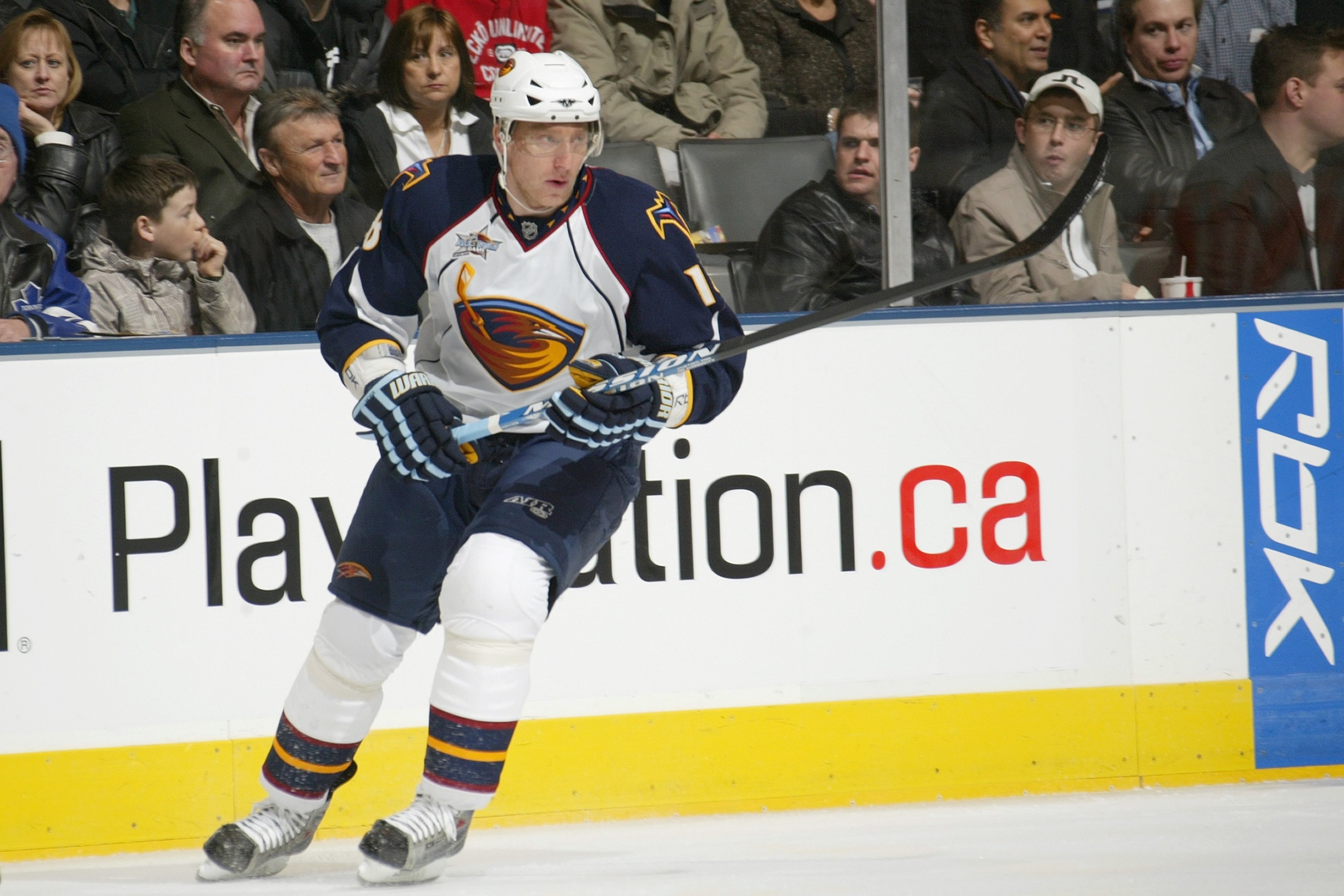 TORONTO - FEBRUARY 23:  Marian Hossa #18 of the Atlanta Thrashers skates against the Toronto Maple Leafs during their NHL game at Air Canada Centre on February 23, 2008 in Toronto, Ontario. (Photo by Dave Sandford/Getty Images)