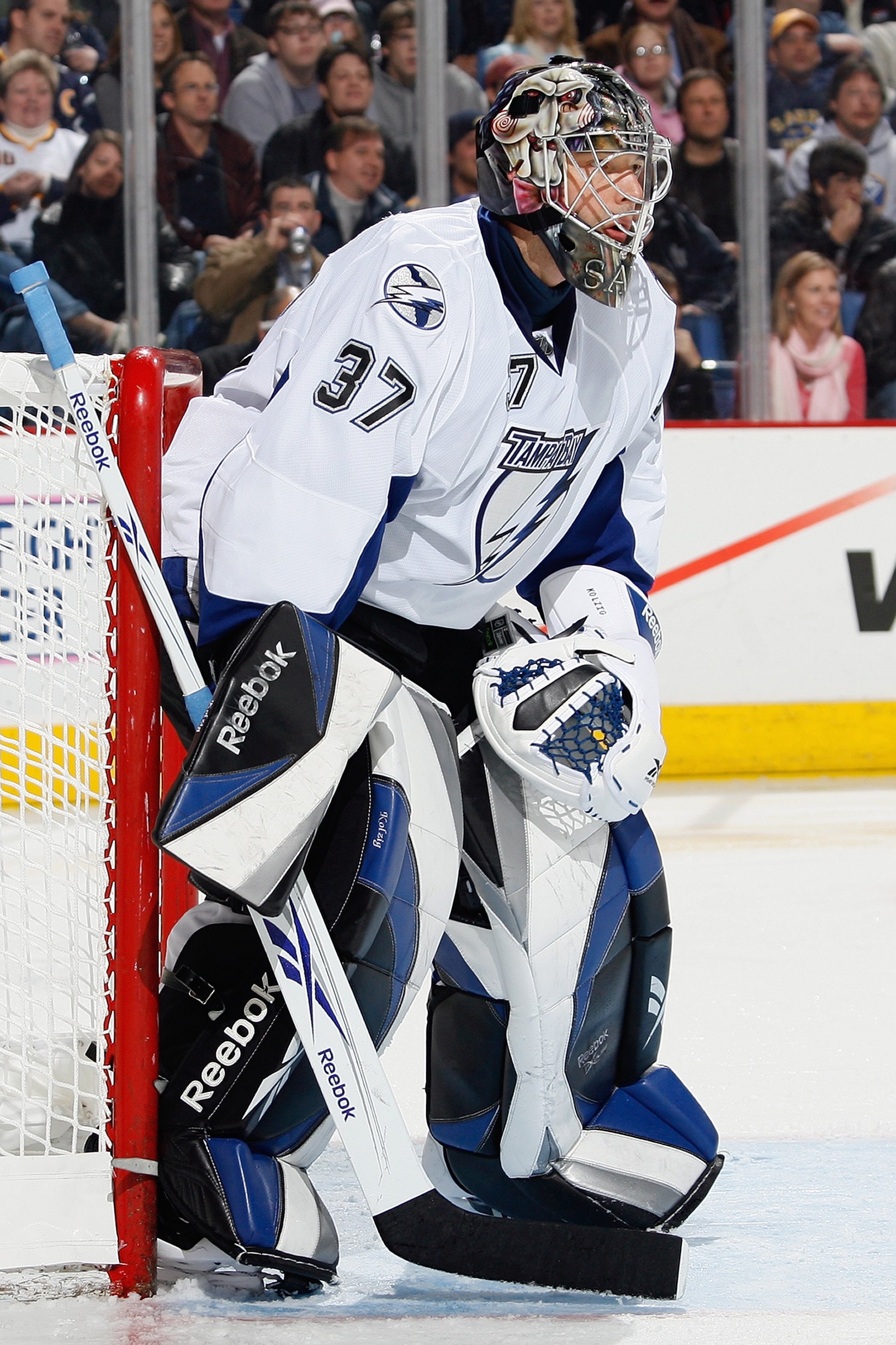 BUFFALO, NY - OCTOBER 30:  Olaf Kolzig #37 of the Tampa Bay Lightning defends the net during the game against the Buffalo Sabres on October 30, 2008 at HSBC Arena in Buffalo, New York. (Photo by Rick Stewart/Getty Images)