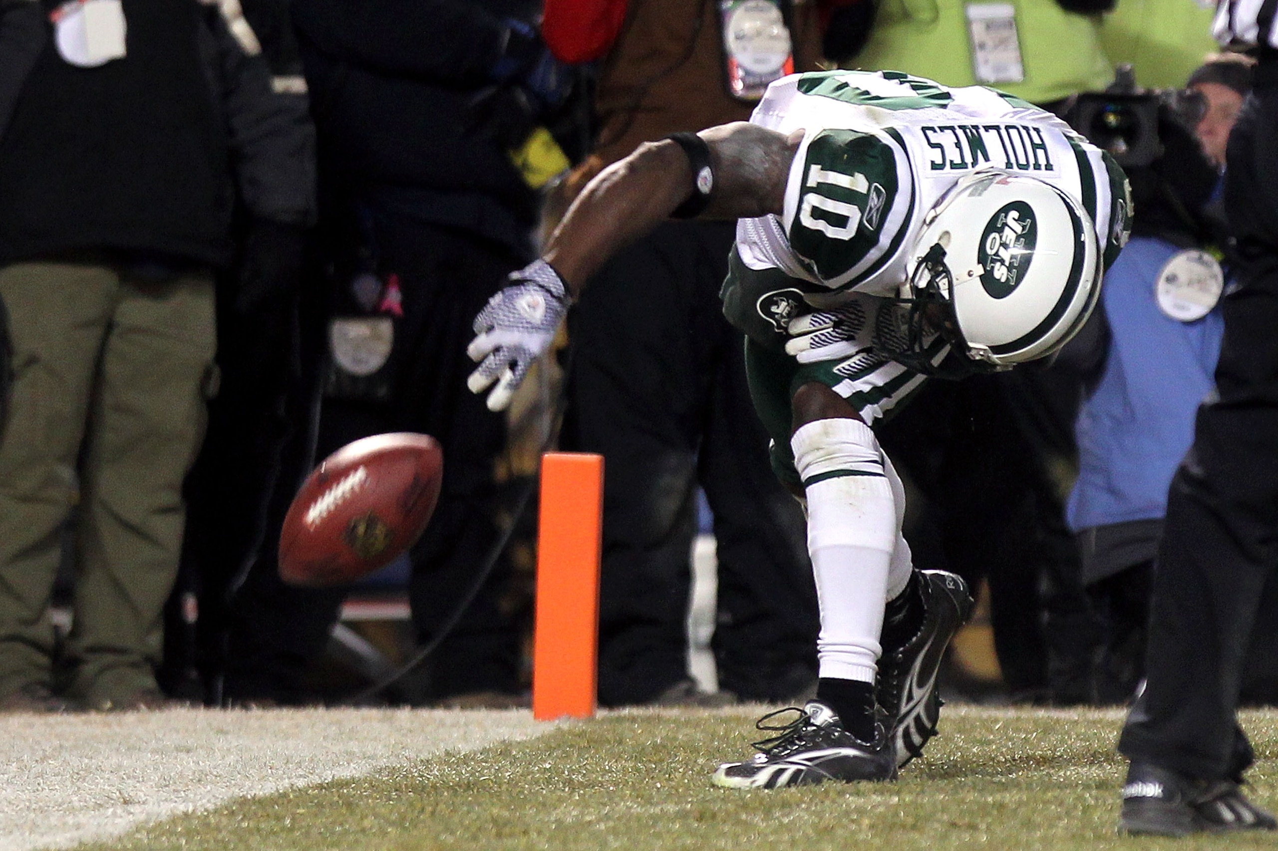 PITTSBURGH, PA - JANUARY 23:  Santonio Holmes #10 of the New York Jets spikes the ball as he celebrates after he scored a third quarter touchdown against the Pittsburgh Steelers during the 2011 AFC Championship game at Heinz Field on January 23, 2011 in P