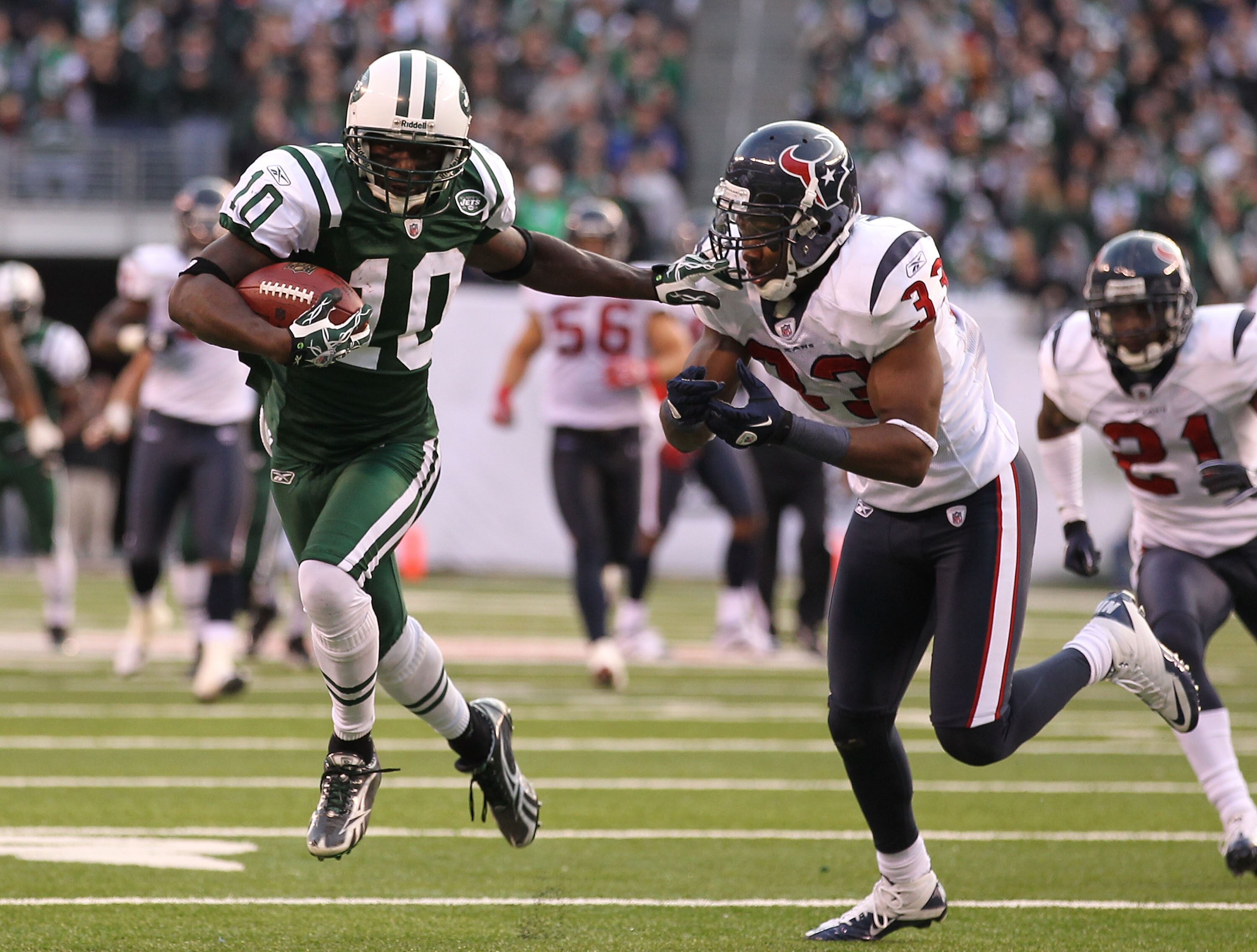 EAST RUTHERFORD, NJ - NOVEMBER 21:  Santonio Holmes #10 of the New York Jets eludes Troy Nolan #33 of the Houston Texans to score a touchdown during the third quarter of their  game on November 21, 2010 at the New Meadowlands Stadium in East Rutherford, N
