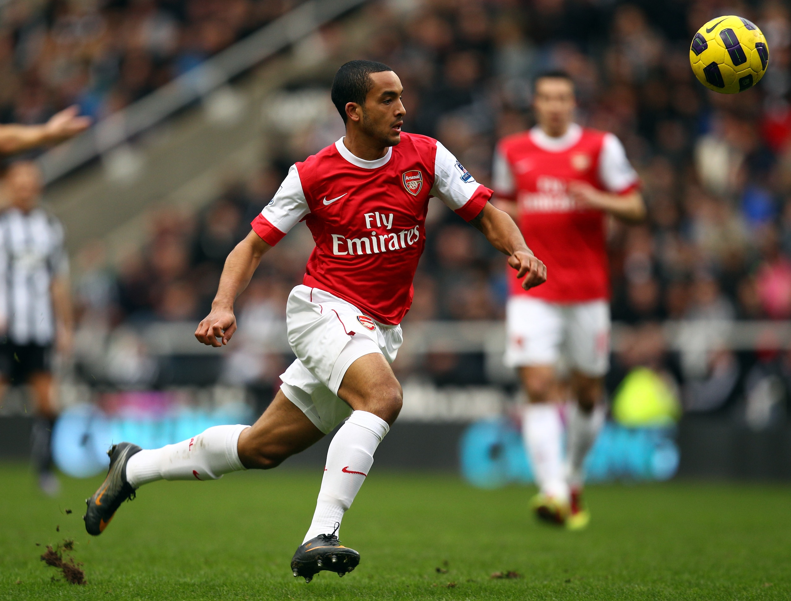 NEWCASTLE UPON TYNE, ENGLAND - FEBRUARY 05:  Theo Walcott of Arsenal in action during the Barclays Premier League match between Newcastle United and Arsenal at St James' Park on February 5, 2011 in Newcastle upon Tyne, England.  (Photo by Richard Heathcot