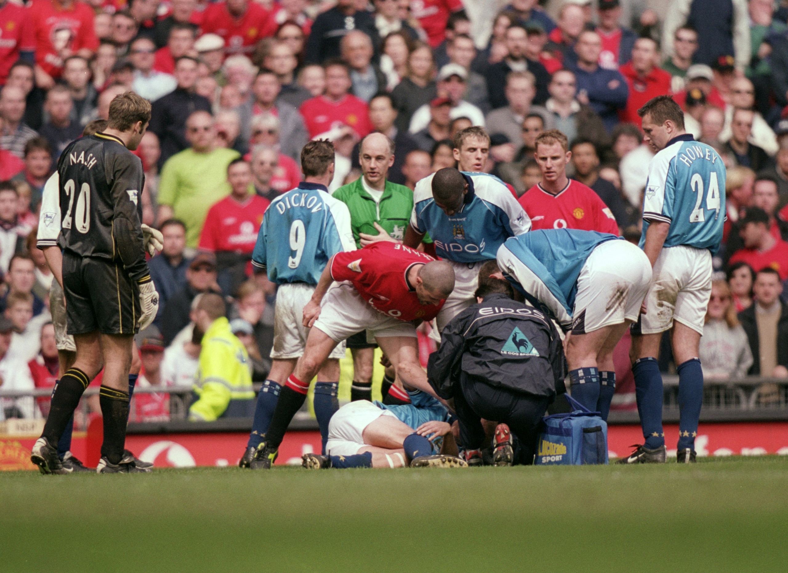 21 Apr 2001:  Roy Keane of Manchester United shouts at Alf Inge Haaland of Manchester City following his red card during the FA Carling Premiership match played at Old Trafford, in Manchester, England. The match ended in a 1-1 draw. \ Mandatory Credit: Ga