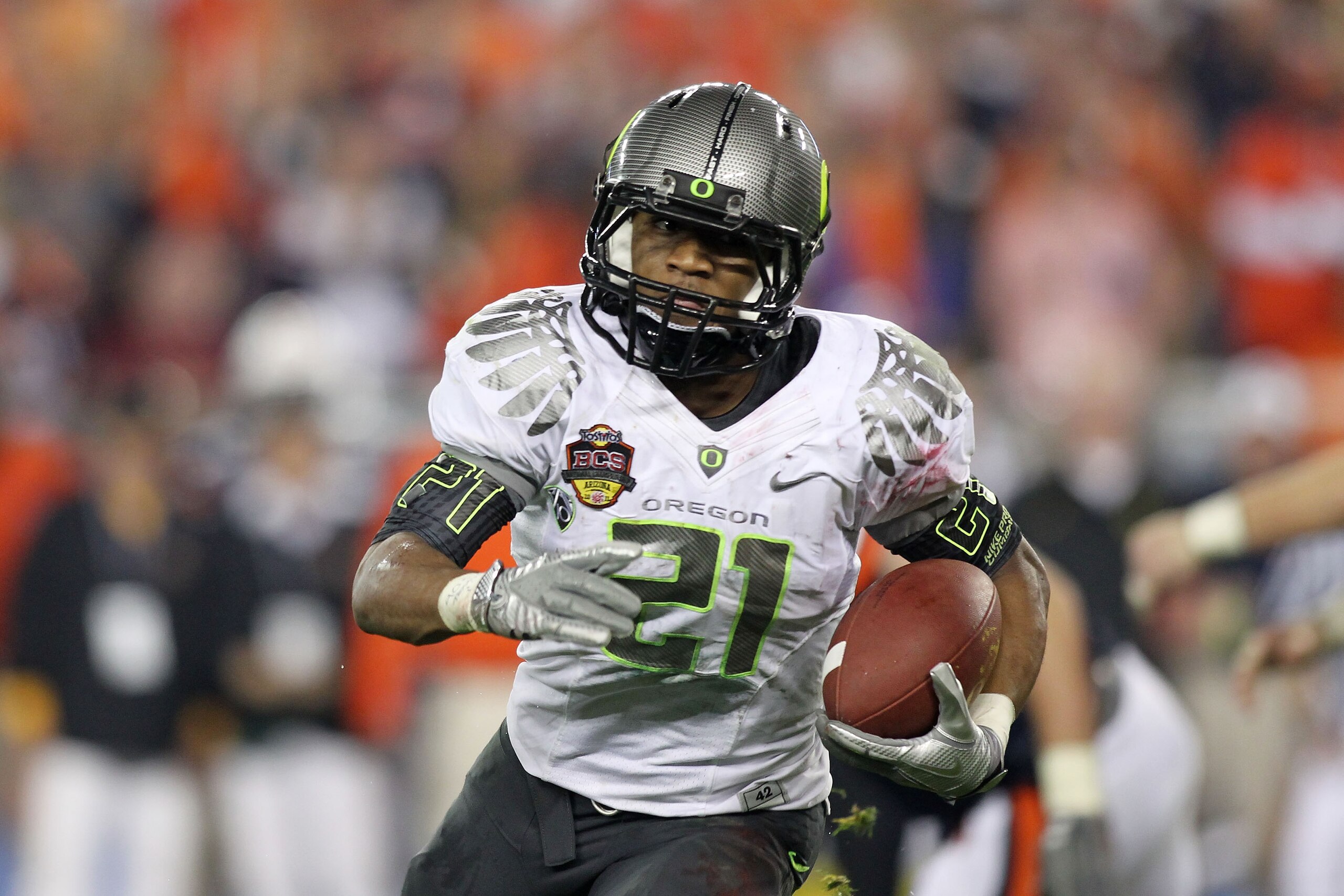 GLENDALE, AZ - JANUARY 10:  LaMichael James #21 of the Oregon Ducks runs down field against the Auburn Tigers during the Tostitos BCS National Championship Game at University of Phoenix Stadium on January 10, 2011 in Glendale, Arizona.  (Photo by Jonathan