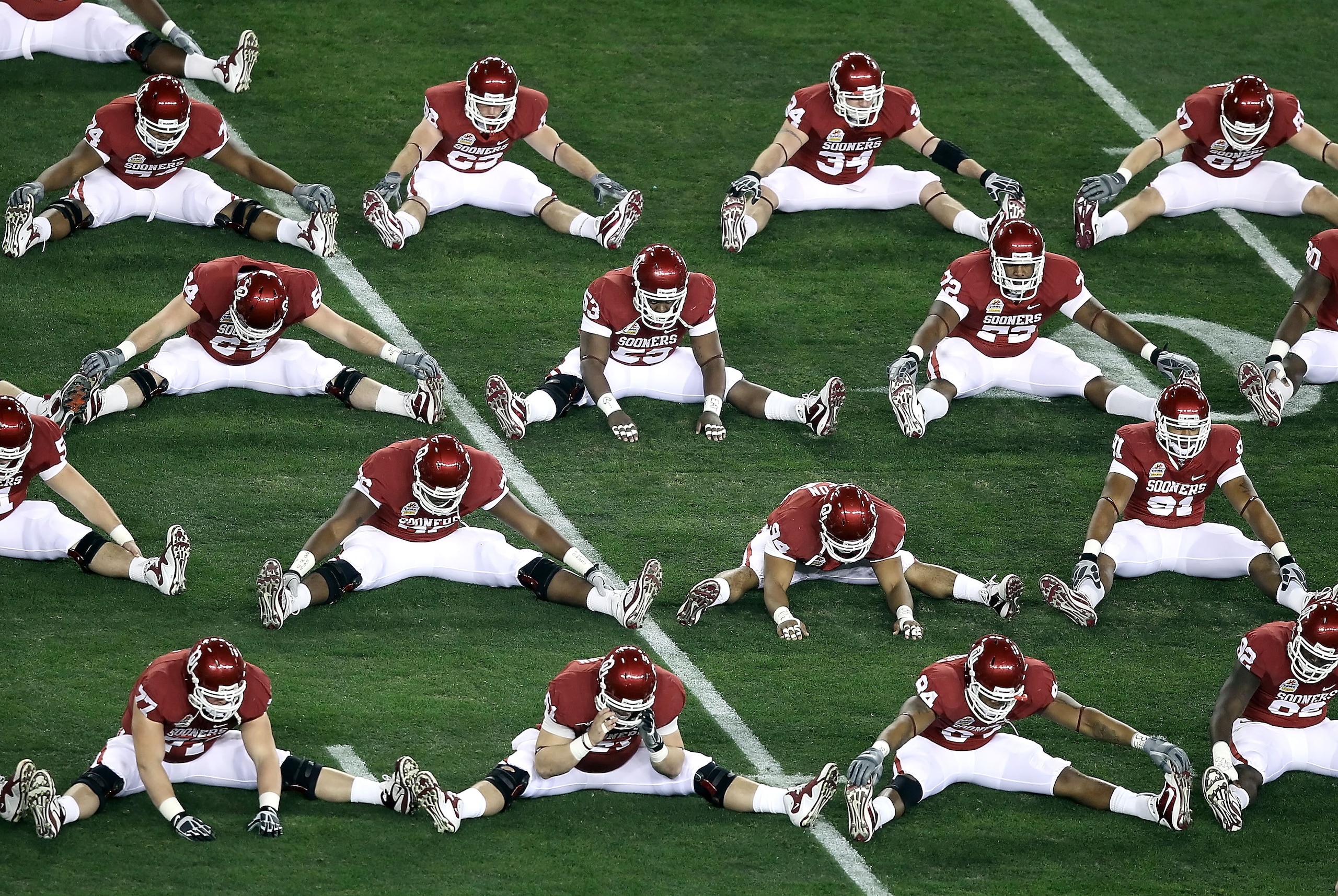 GLENDALE, AZ - JANUARY 01:  The Oklahoma Sooners warm up before the Tostitos Fiesta Bowl against the Connecticut Huskies at the Universtity of Phoenix Stadium on January 1, 2011 in Glendale, Arizona.  (Photo by Christian Petersen/Getty Images)