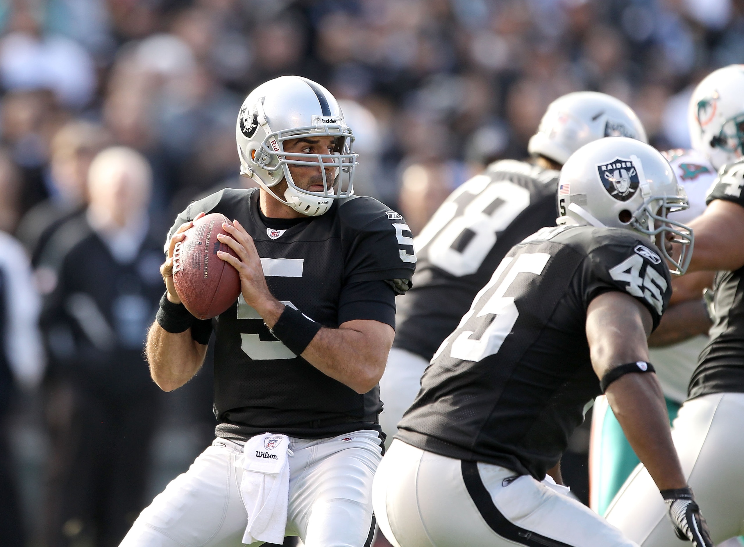 OAKLAND, CA - NOVEMBER 28:  Bruce Gradkowski #5 of the Oakland Raiders in action against the Miami Dolphins at Oakland-Alameda County Coliseum on November 28, 2010 in Oakland, California.  (Photo by Ezra Shaw/Getty Images)