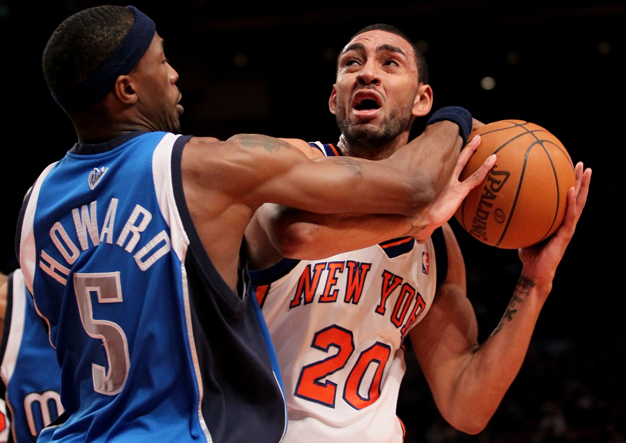 NEW YORK - JANUARY 24: Jared Jeffries #20 of the New York Knicks holds the ball away from Josh Howard #5 of the Dallas Mavericks at Madison Square Garden January 24, 2010 in New York City. NOTE TO USER: User expressly acknowledges and agrees that, by down NEW YORK - JANUARY 24: Jared Jeffries #20 of the New York Knicks holds the ball away from Josh Howard #5 of the Dallas Mavericks at Madison Square Garden January 24, 2010 in New York City. NOTE TO USER: User expressly acknowledges and agrees that, by down