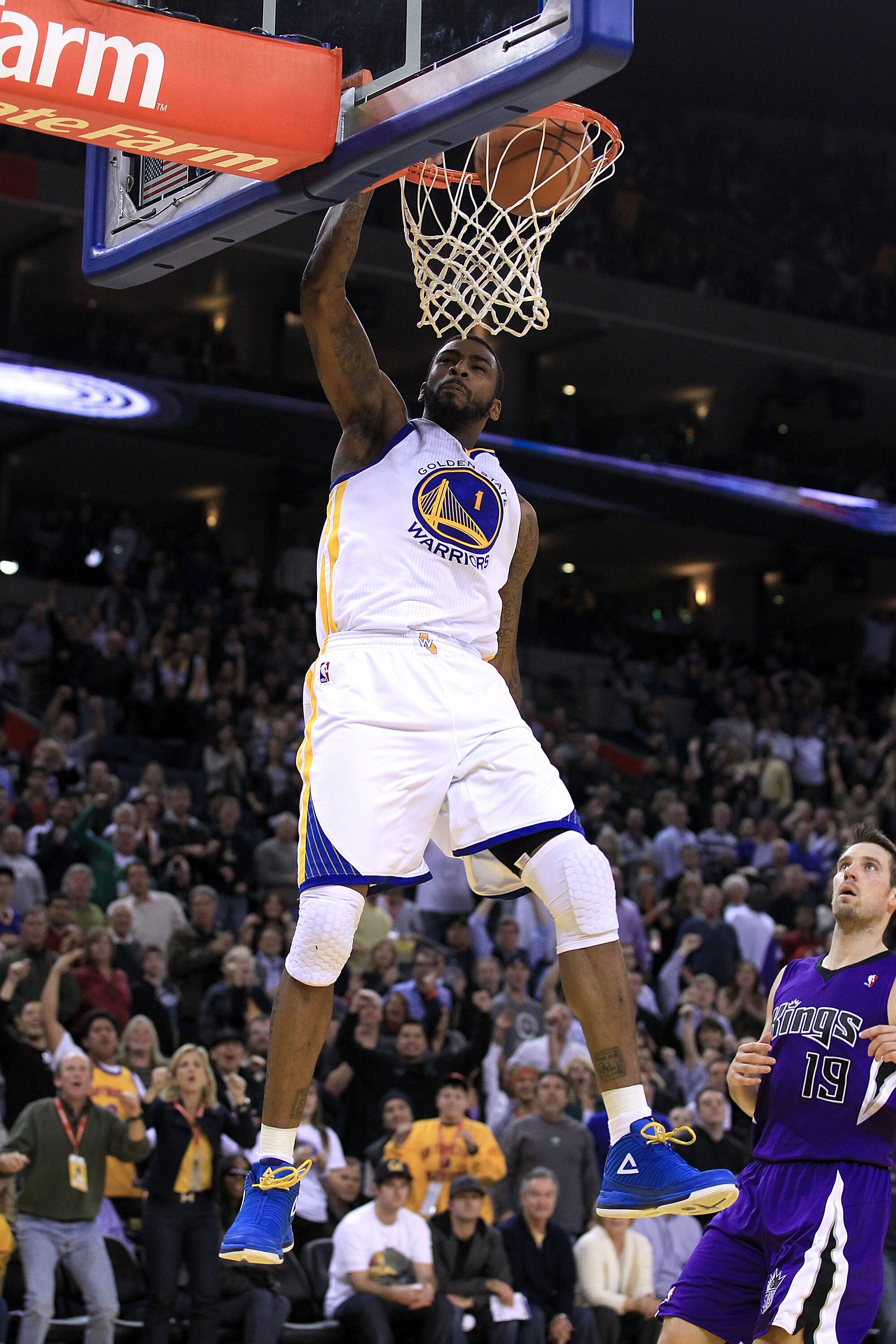OAKLAND, CA - JANUARY 21:  Dorell Wright #1 of the Golden State Warriors dunks the ball during their game against the Sacramento Kings at Oracle Arena on January 21, 2011 in Oakland, California. NOTE TO USER: User expressly acknowledges and agrees that, b