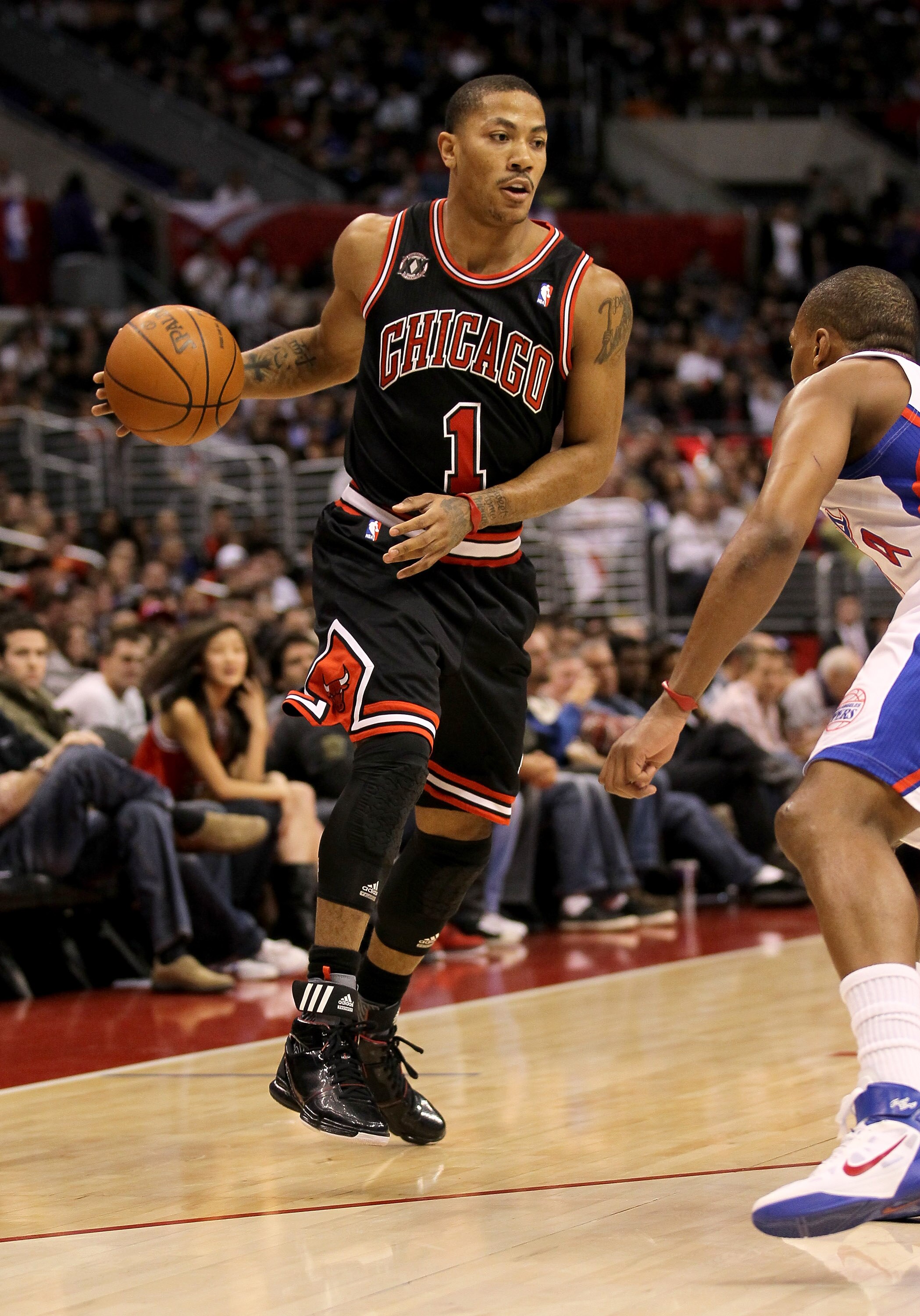 LOS ANGELES, CA - FEBRUARY 02:  Derrick Rose #1 of the Chicago Bulls drives against the Los Angeles Clippers at Staples Center on February 2, 2011  in Los Angeles, California.  NOTE TO USER: User expressly acknowledges and agrees that, by downloading and