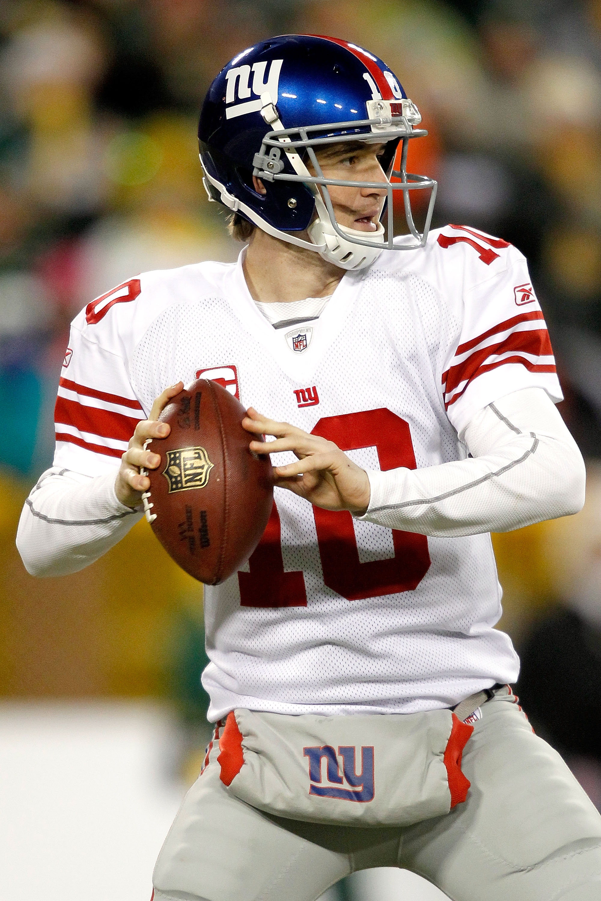 GREEN BAY, WI - DECEMBER 26:  Eli Manning #10 of the New York Giants throws against the Green Bay Packers at Lambeau Field on December 26, 2010 in Green Bay, Wisconsin.  (Photo by Matthew Stockman/Getty Images)