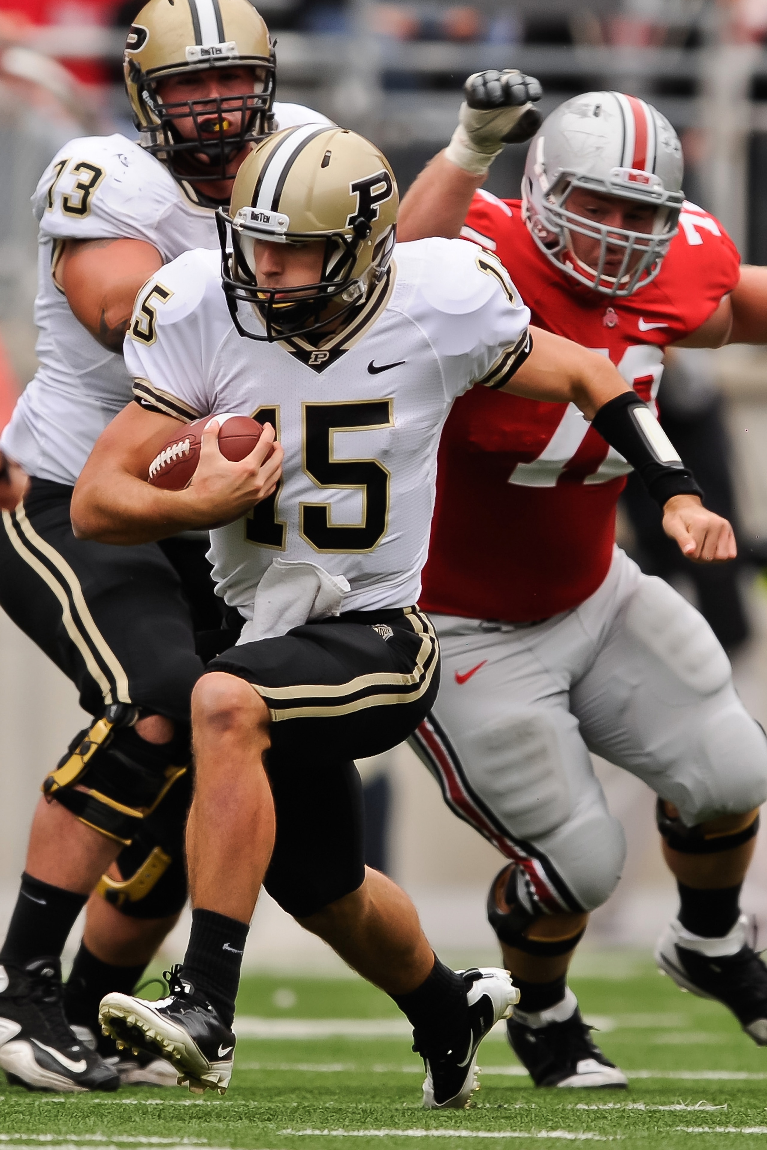 COLUMBUS, OH - OCTOBER 23:  Quarterback Rob Henry #15 of the Purdue Boilermakers runs with the ball against the Ohio State Buckeyes at Ohio Stadium on October 23, 2010 in Columbus, Ohio.  (Photo by Jamie Sabau/Getty Images)