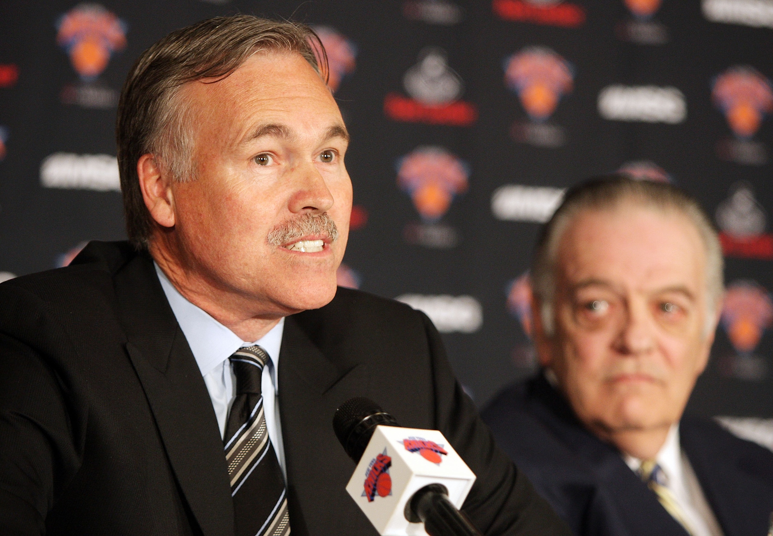 NEW YORK - MAY 13:  New head coach of the New York Knicks Mike D'Antoni (L) speaks to the media as team president Donnie Walsh (R) looks on during a press conference on May 13, 2008 at Madison Square Garden in New York City. NOTE TO USER: User expressly a
