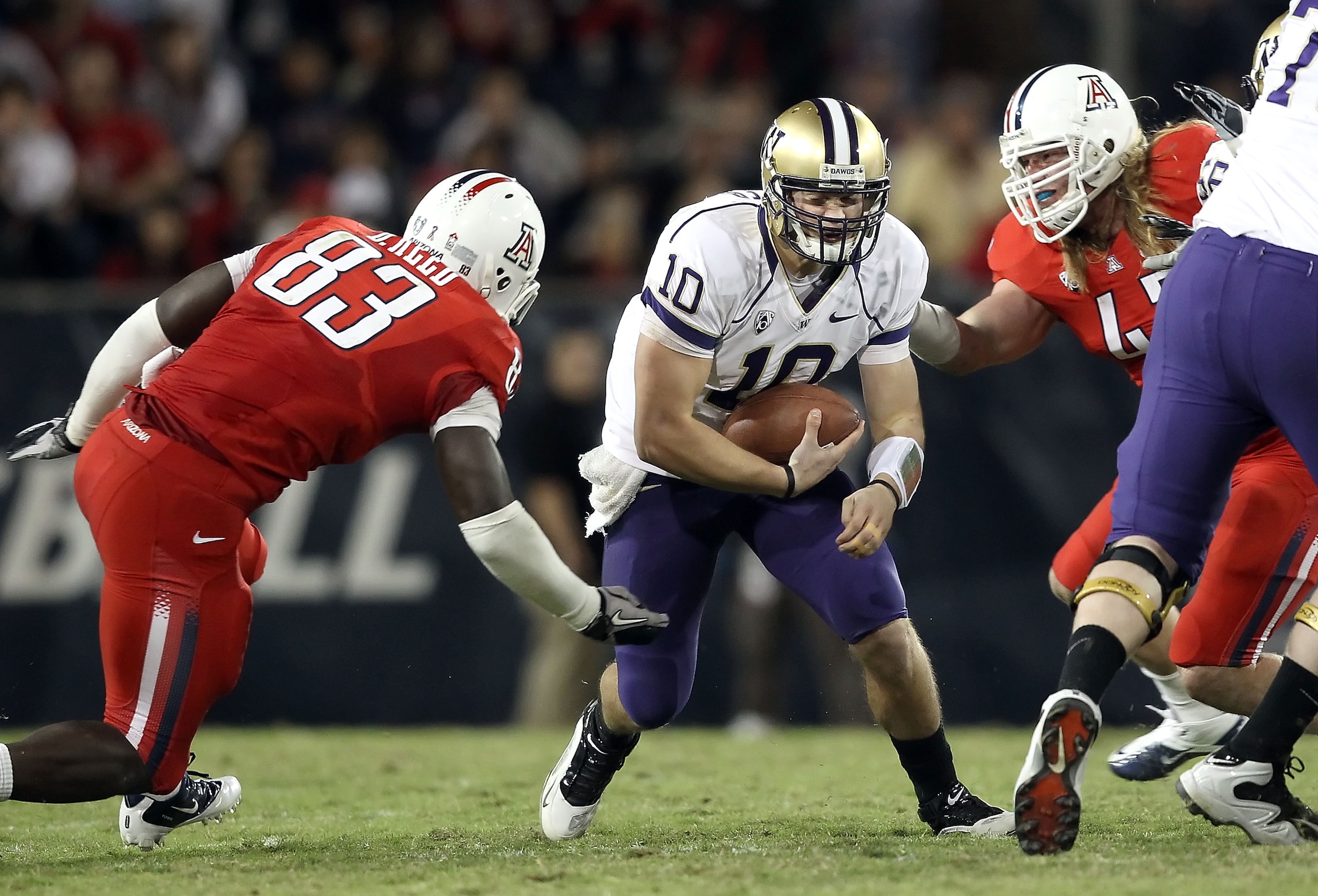 TUCSON, AZ - OCTOBER 23: Quarterback Jake Locker #10 of the Washington Huskies runs with the football during the college football game against the Arizona Wildcats at Arizona Stadium on October 23, 2010 in Tucson, Arizona. The Wildcats defeated the Huski TUCSON, AZ - OCTOBER 23: Quarterback Jake Locker #10 of the Washington Huskies runs with the football during the college football game against the Arizona Wildcats at Arizona Stadium on October 23, 2010 in Tucson, Arizona. The Wildcats defeated the Huski