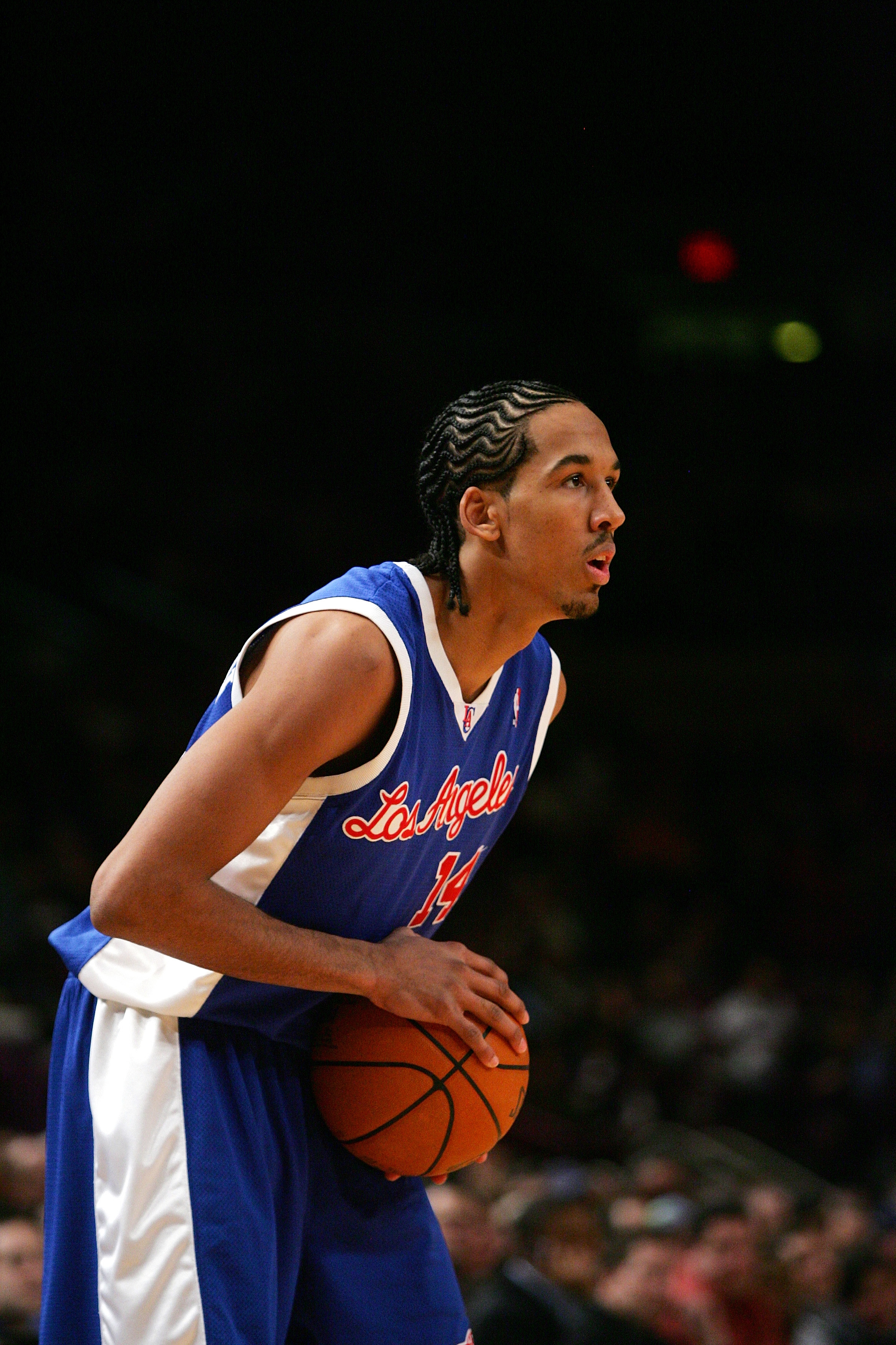 NEW YORK - FEBRUARY 06:  Shaun Livingston #14 of the Los Angeles Clippers looks to move the ball against the New York Knicks during the game on February 6, 2007 at Madison Square Garden in New York City.  The Knicks won 102-90. NOTE TO USER: User expressl